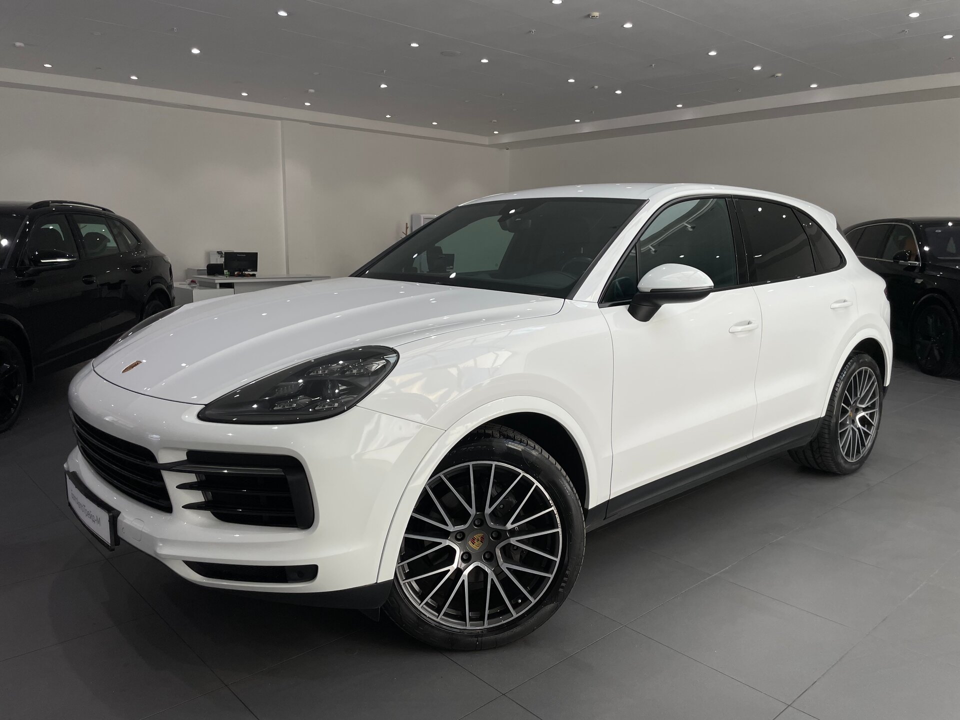 Автомобиль Porsche Cayenne 3.0 AT (340 л.с.) 4WD - 1