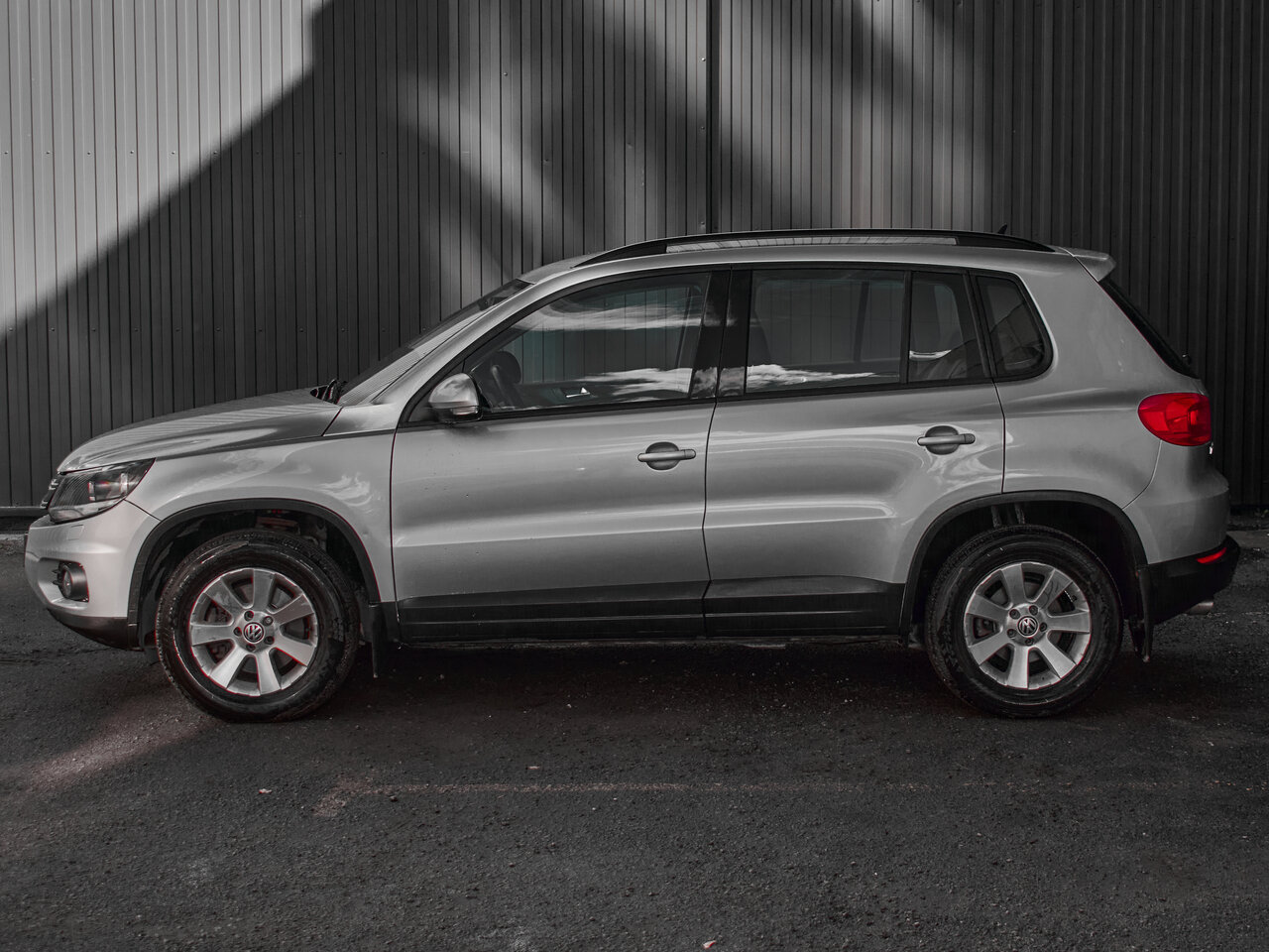 Купить Volkswagen Tiguan 2.0 AT (170 л.с.) 4WD, 2011 в Екатеренбурге