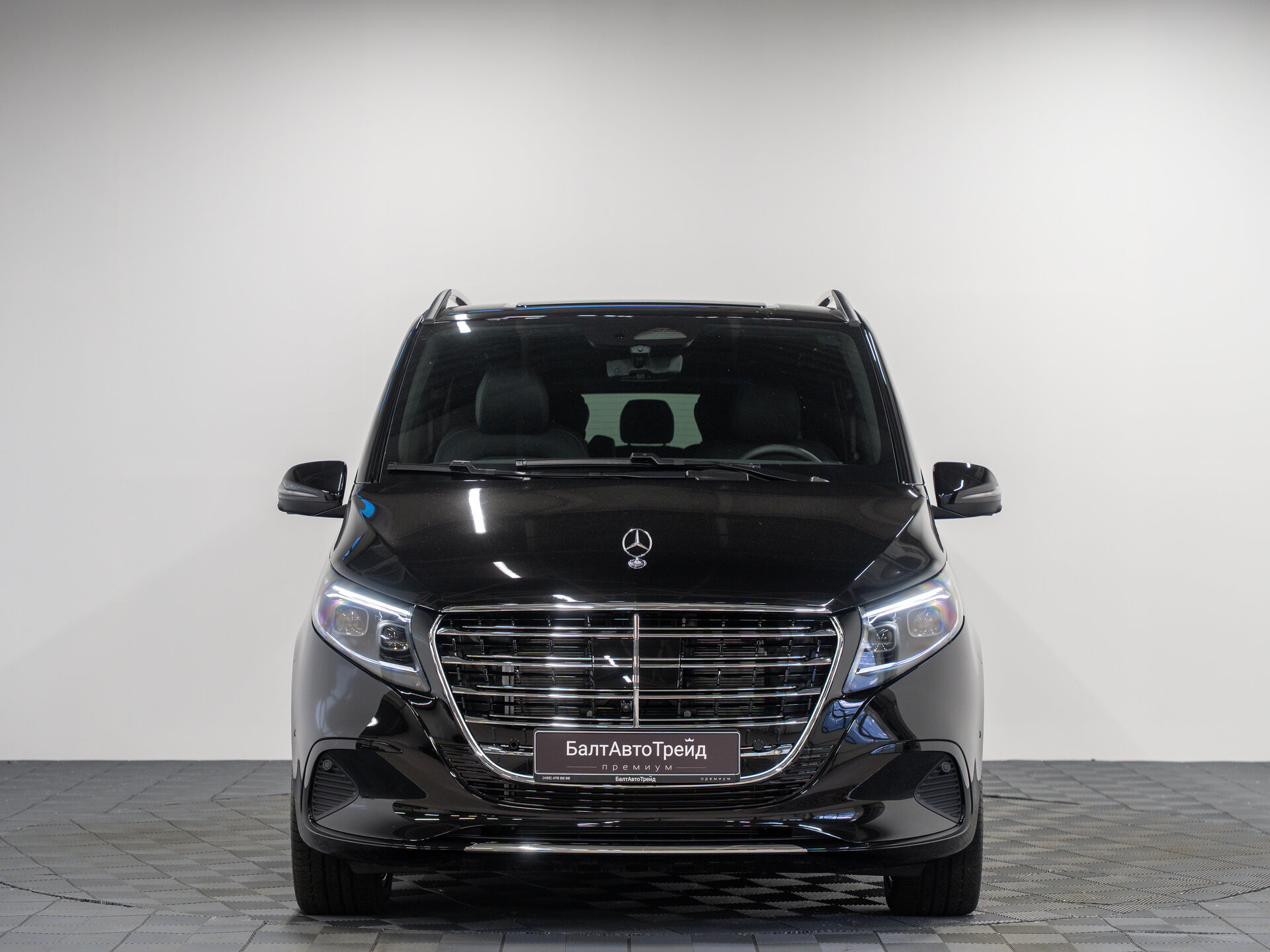 Автомобиль Mercedes-Benz V-Класс 300 d экстра длинный 2.0d AT (237 л.с.) 4WD - 4