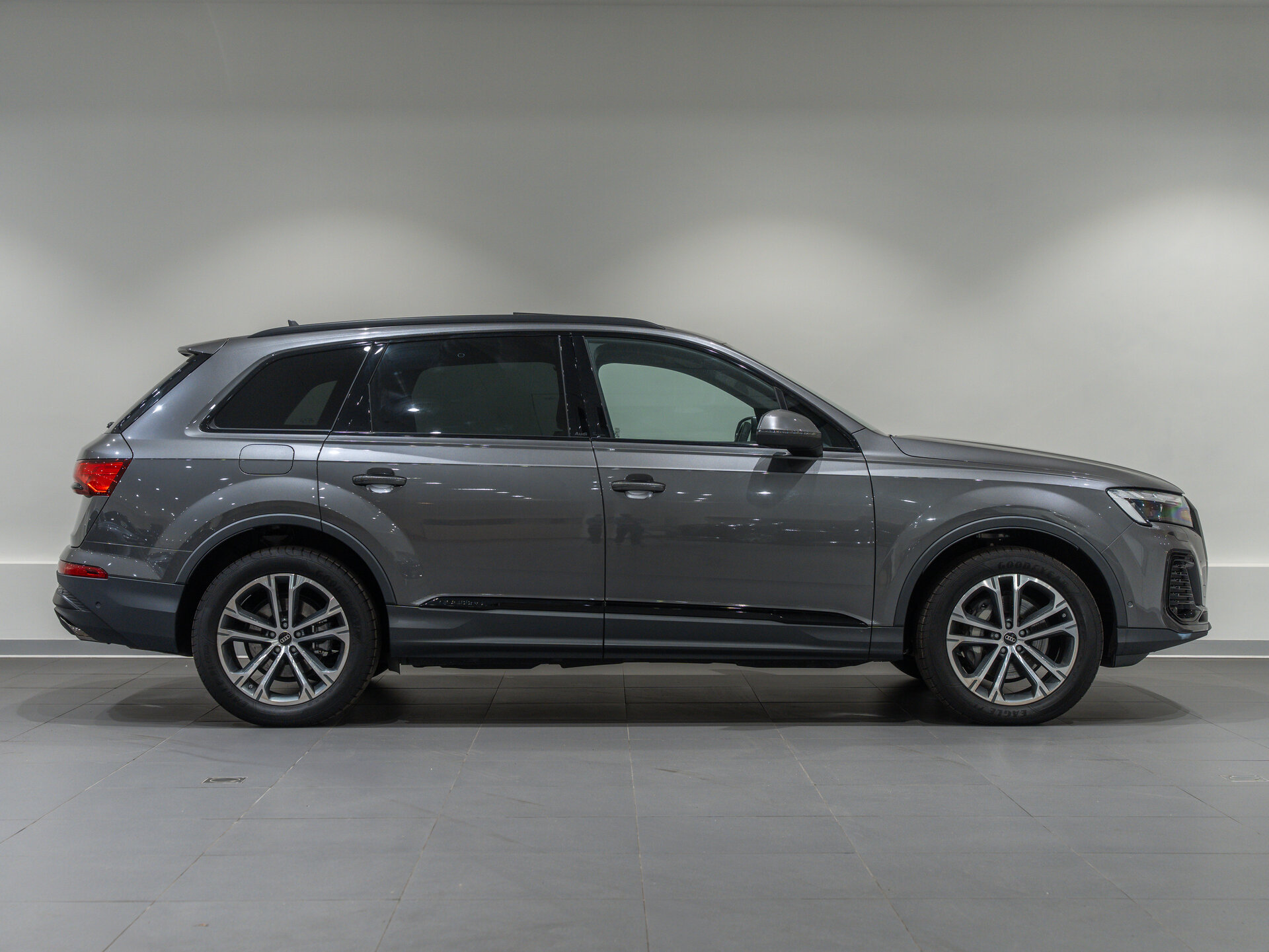 Автомобиль Audi Q7 45 TFSI 2.0 AT (252 л.с.) 4WD - 4
