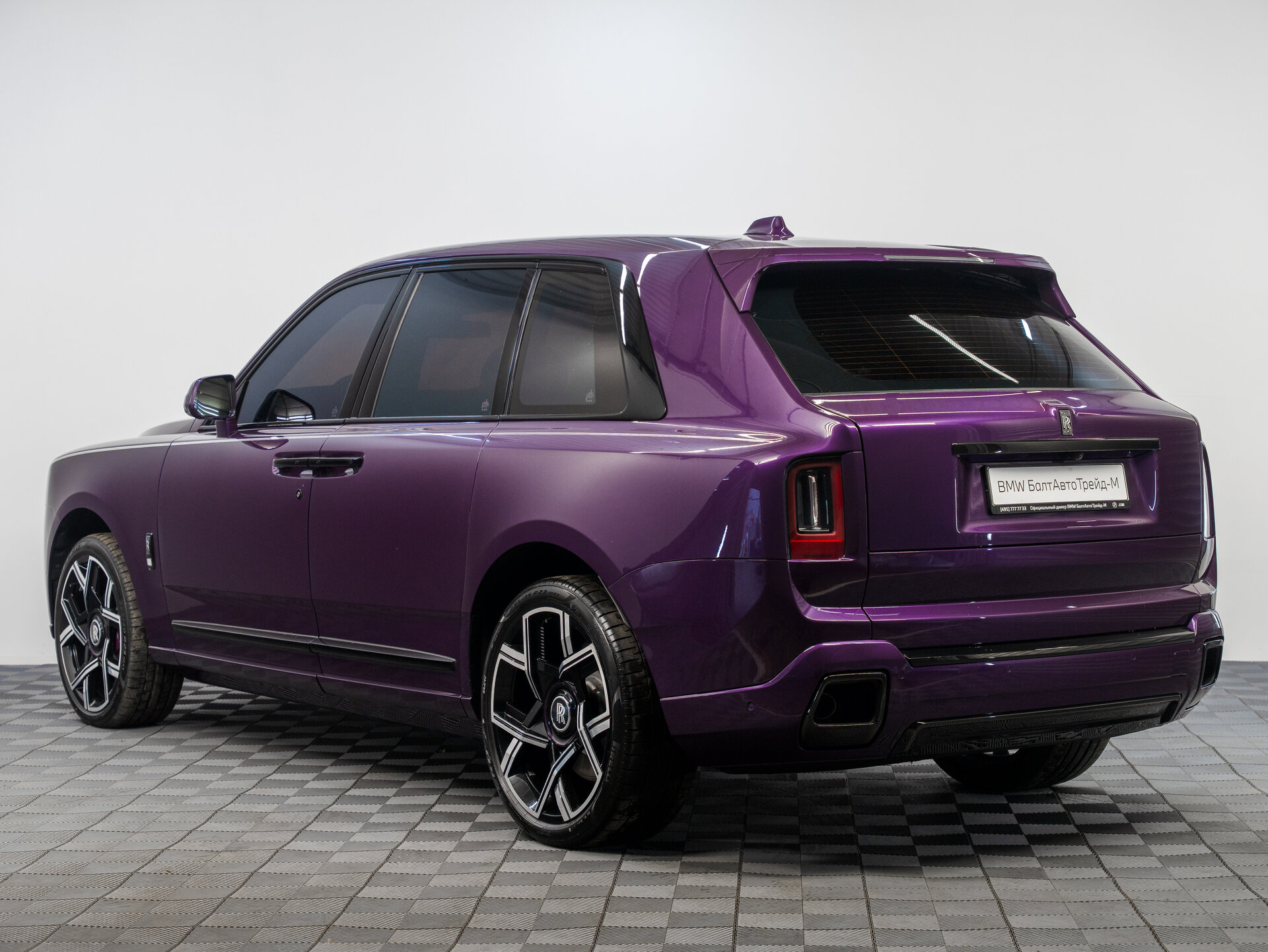 Автомобиль Rolls-Royce Cullinan Black Badge 6.8 AT (600 л.с.) 4WD - 4