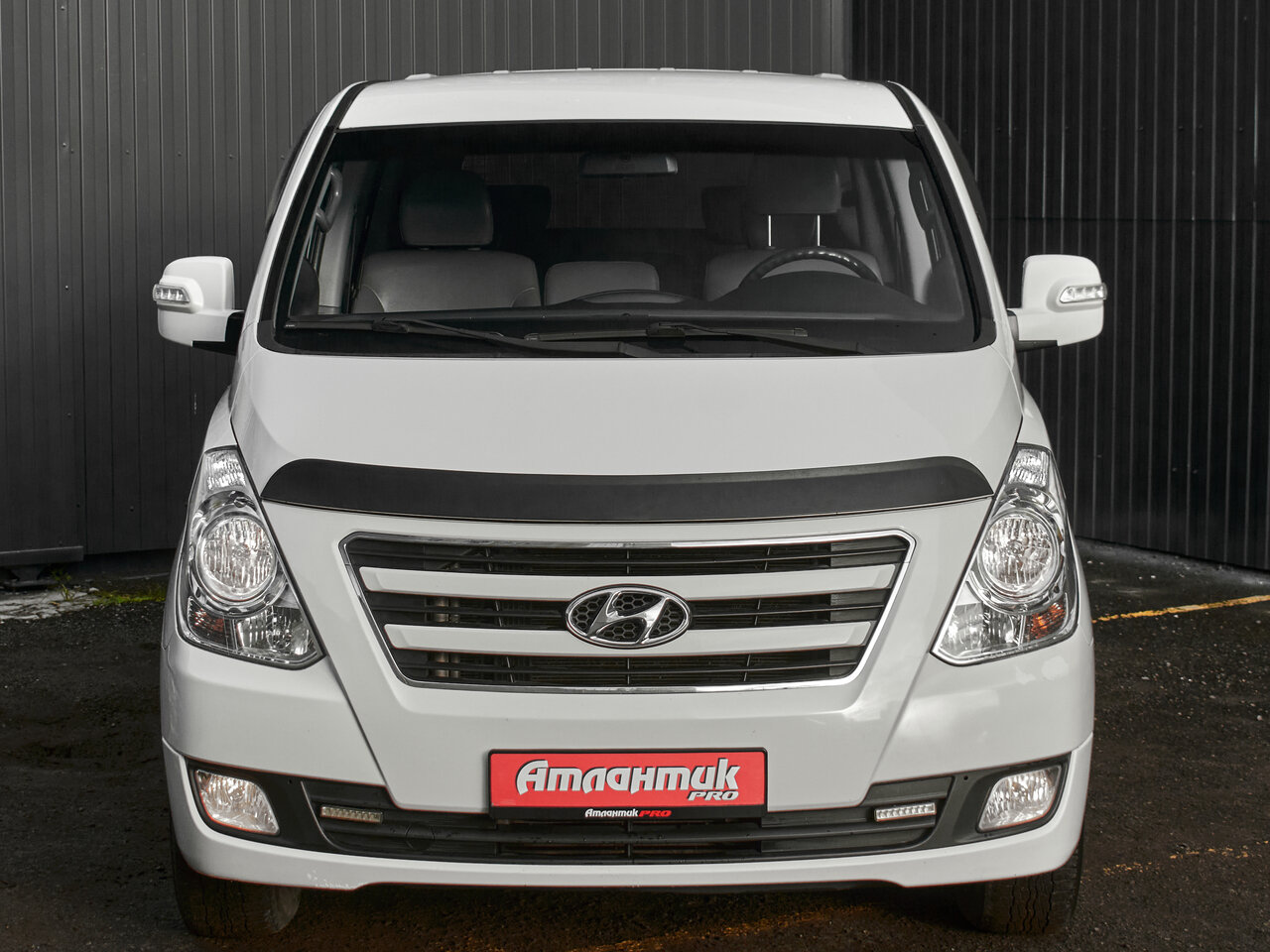 Купить Hyundai Grand Starex 2.5d AT (145 л.с.), 2017 в Екатеренбурге