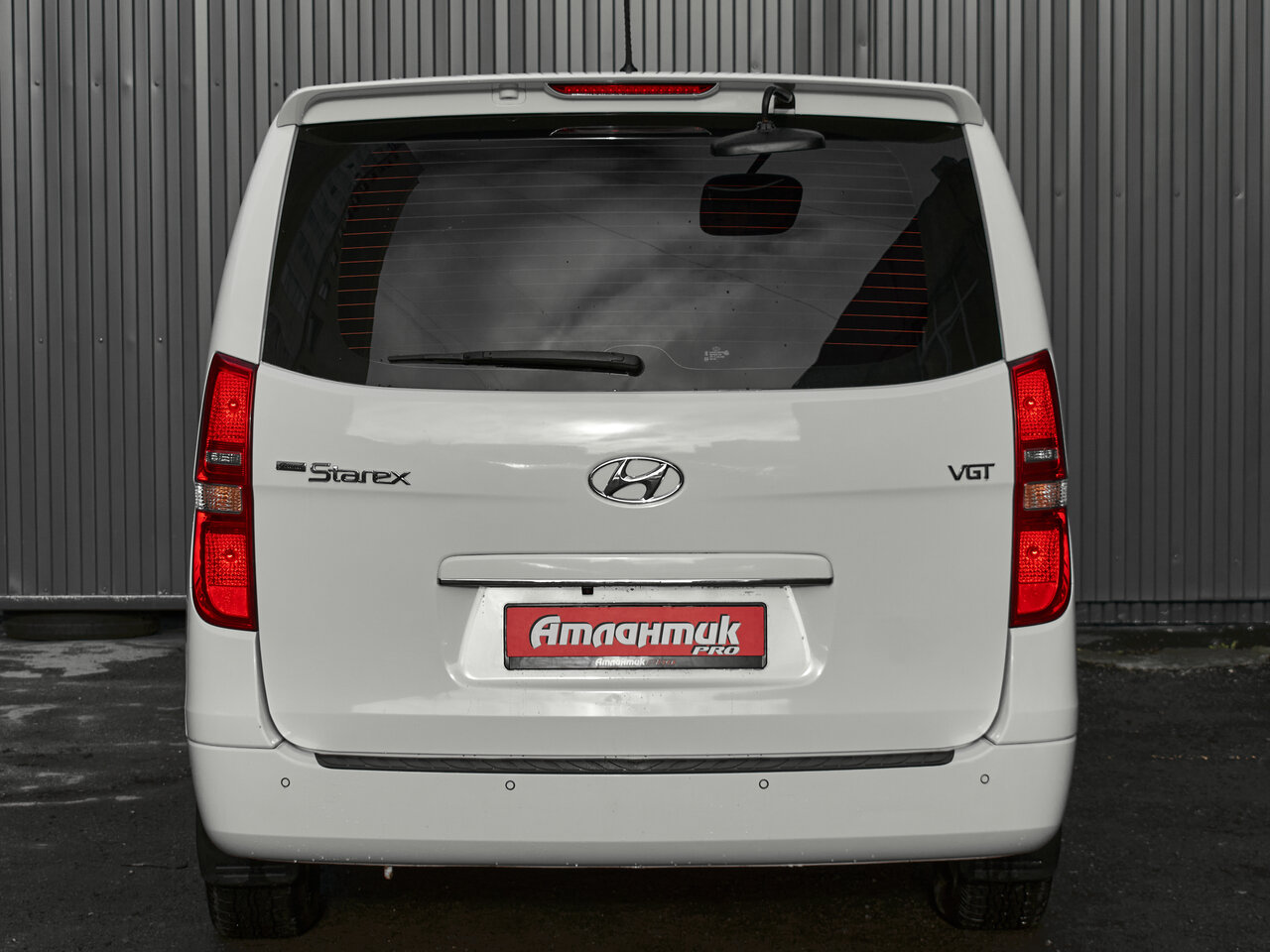 Купить Hyundai Grand Starex 2.5d AT (145 л.с.), 2017 в Екатеренбурге