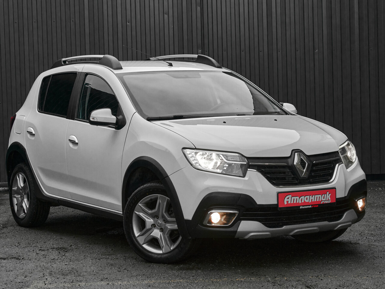 Купить Renault Sandero Stepway 1.6 AT (102 л.с.), 2018 в Екатеренбурге