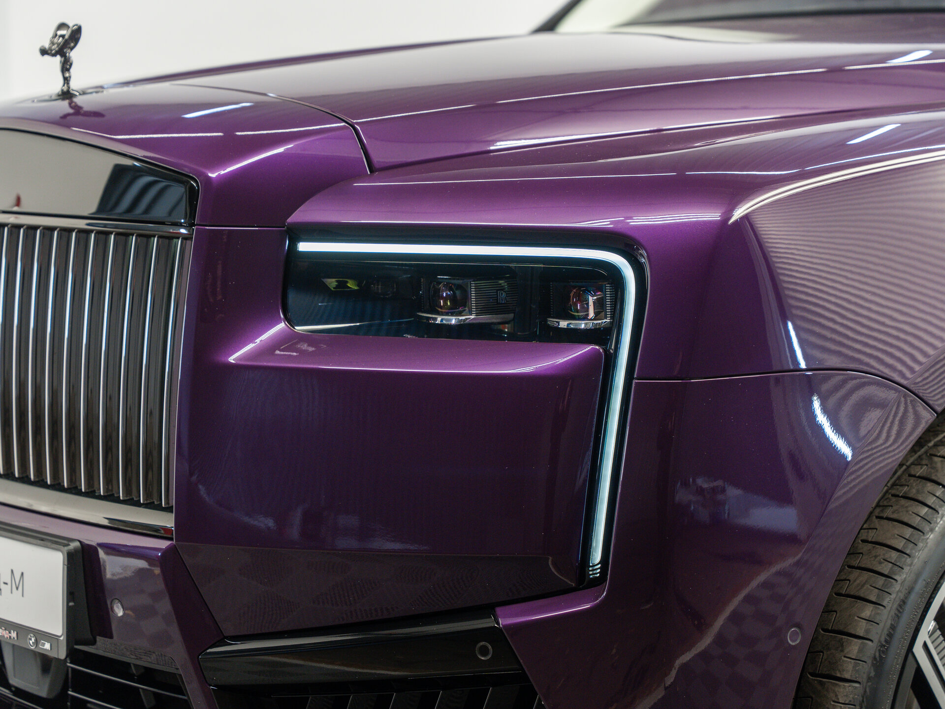 Автомобиль Rolls-Royce Cullinan Black Badge 6.8 AT (600 л.с.) 4WD - 9