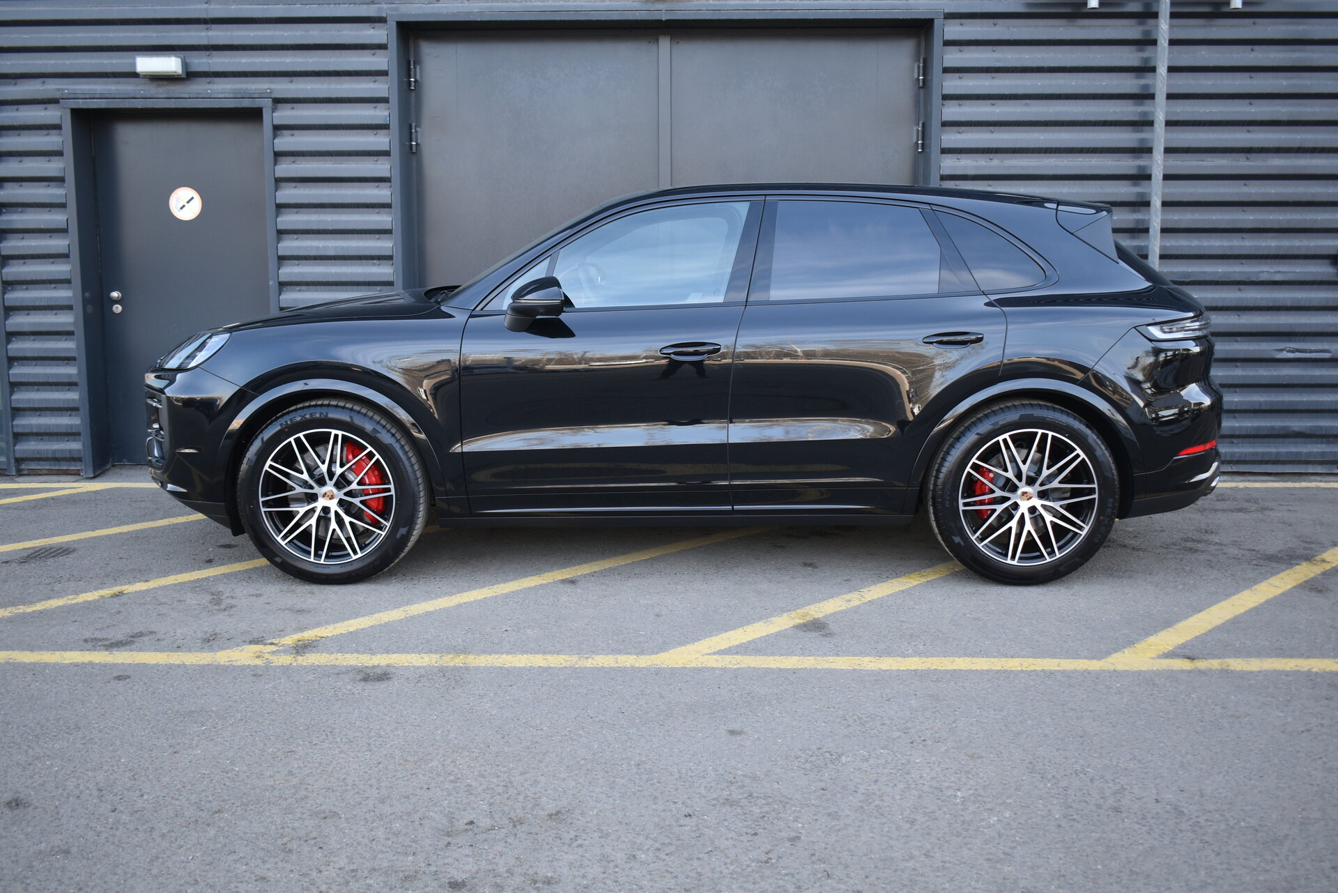 77140996 S 4.0 AT (474 л.с.) 4WD №2