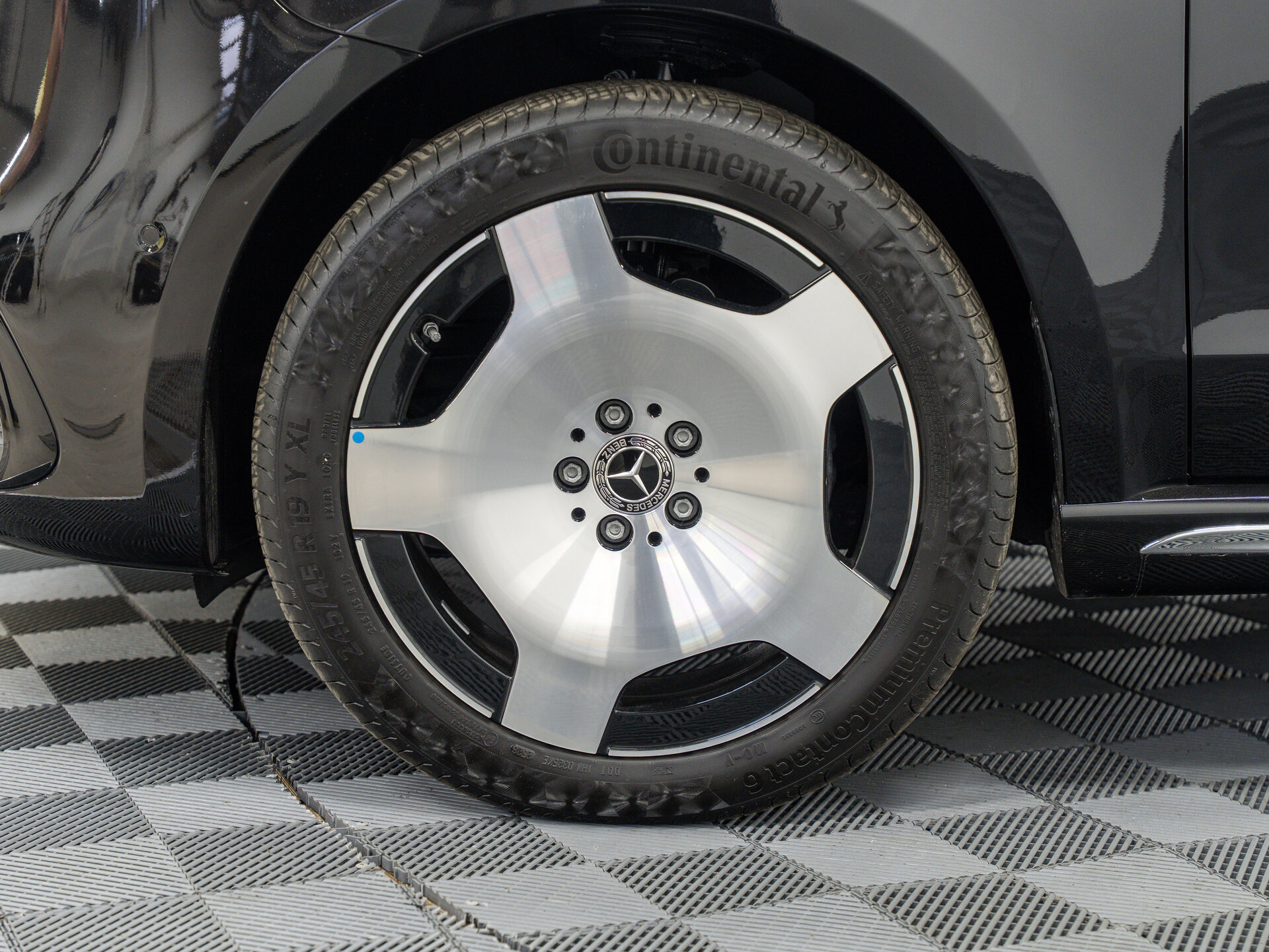 Автомобиль Mercedes-Benz V-Класс 300 d экстра длинный 2.0d AT (237 л.с.) 4WD - 3