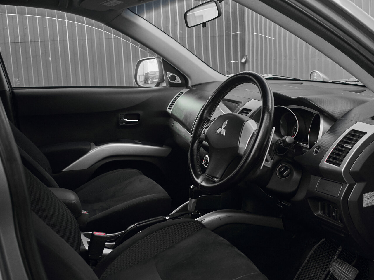 Купить Mitsubishi Outlander 2.4 CVT (170 л.с.) 4WD, 2005 в Екатеренбурге