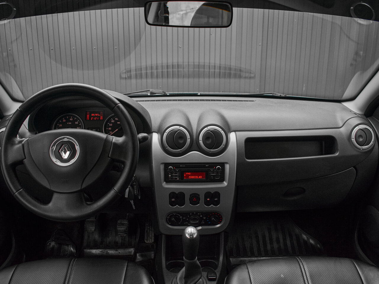 Купить Renault Sandero 1.6 MT (84 л.с.), 2013 в Екатеренбурге