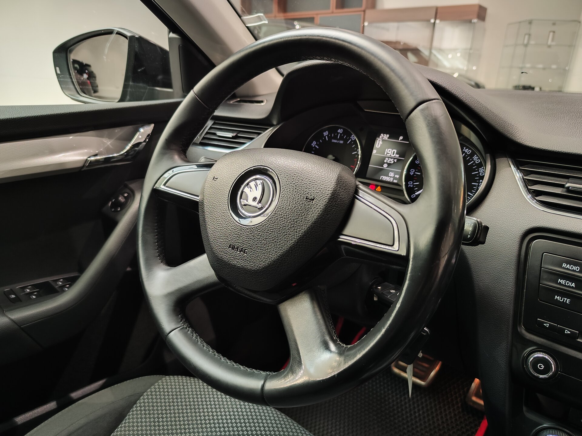 Автомобиль Skoda Octavia 1.4 AMT (140 л.с.) - 15