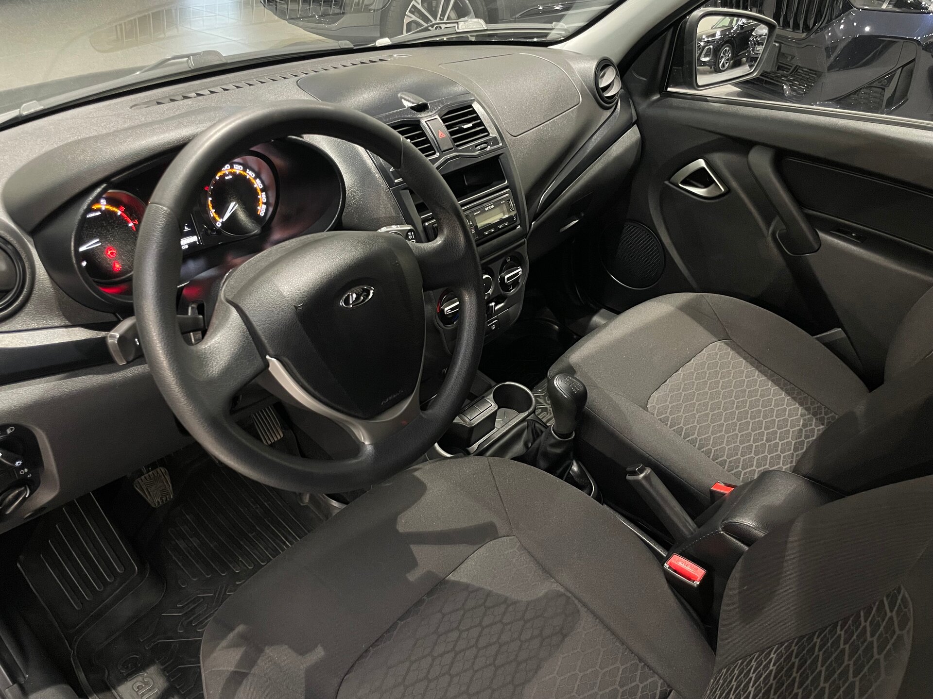 Автомобиль Lada (ВАЗ) Granta 1.6 MT (90 л.с.) - 7