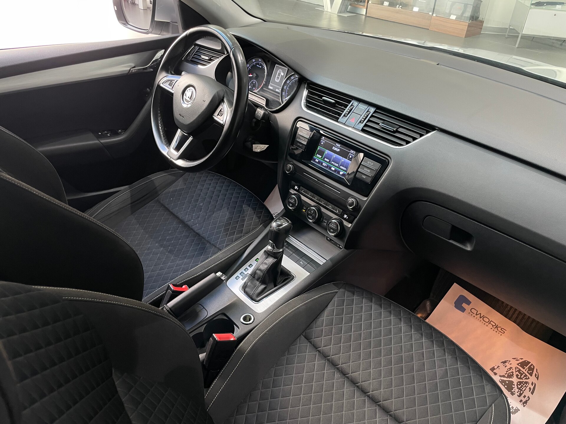 Автомобиль Skoda Octavia 1.6 AT (110 л.с.) - 12