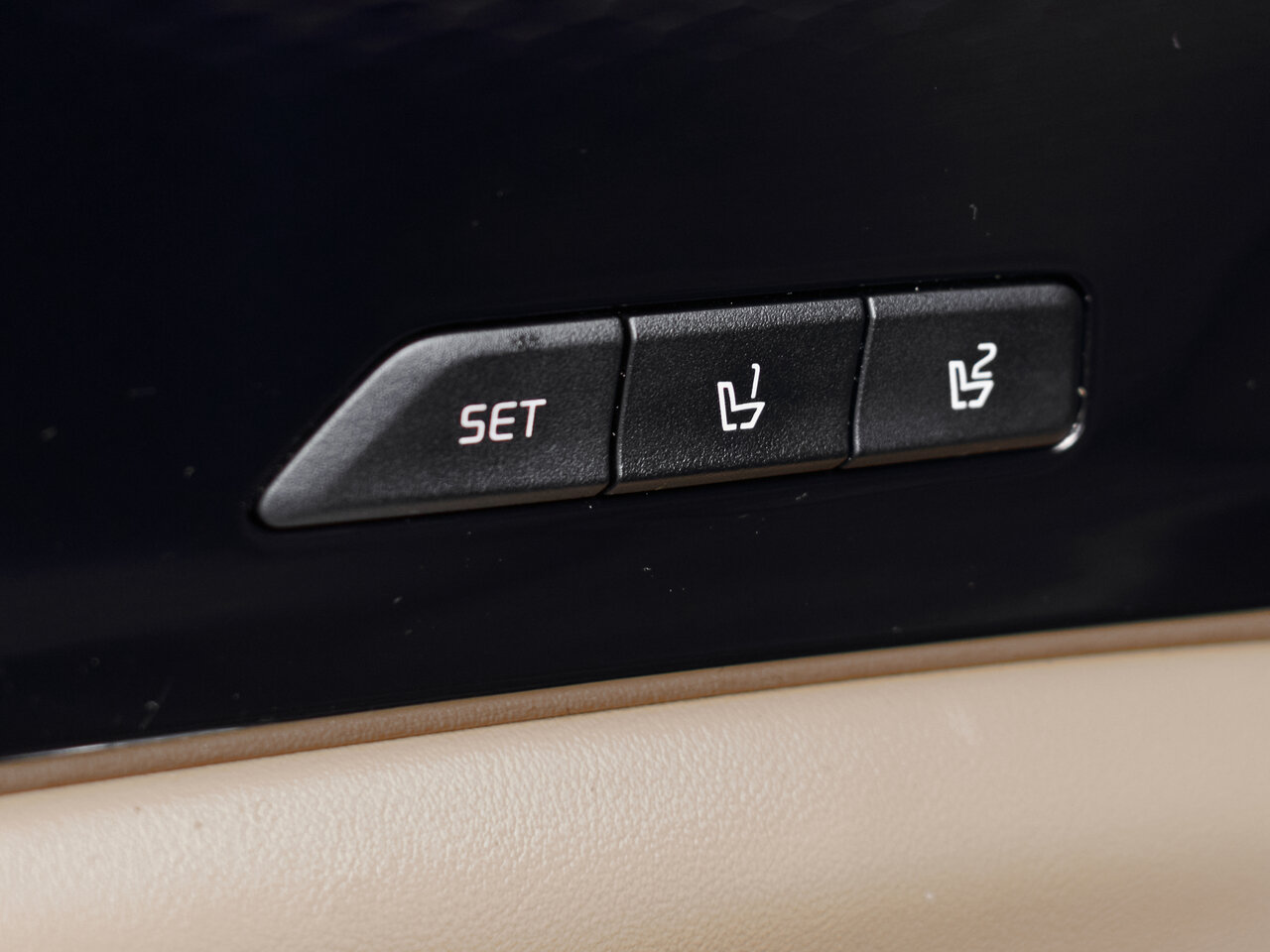 Купить Kia Carnival 2.2d AT (202 л.с.), 2021 в Екатеренбурге