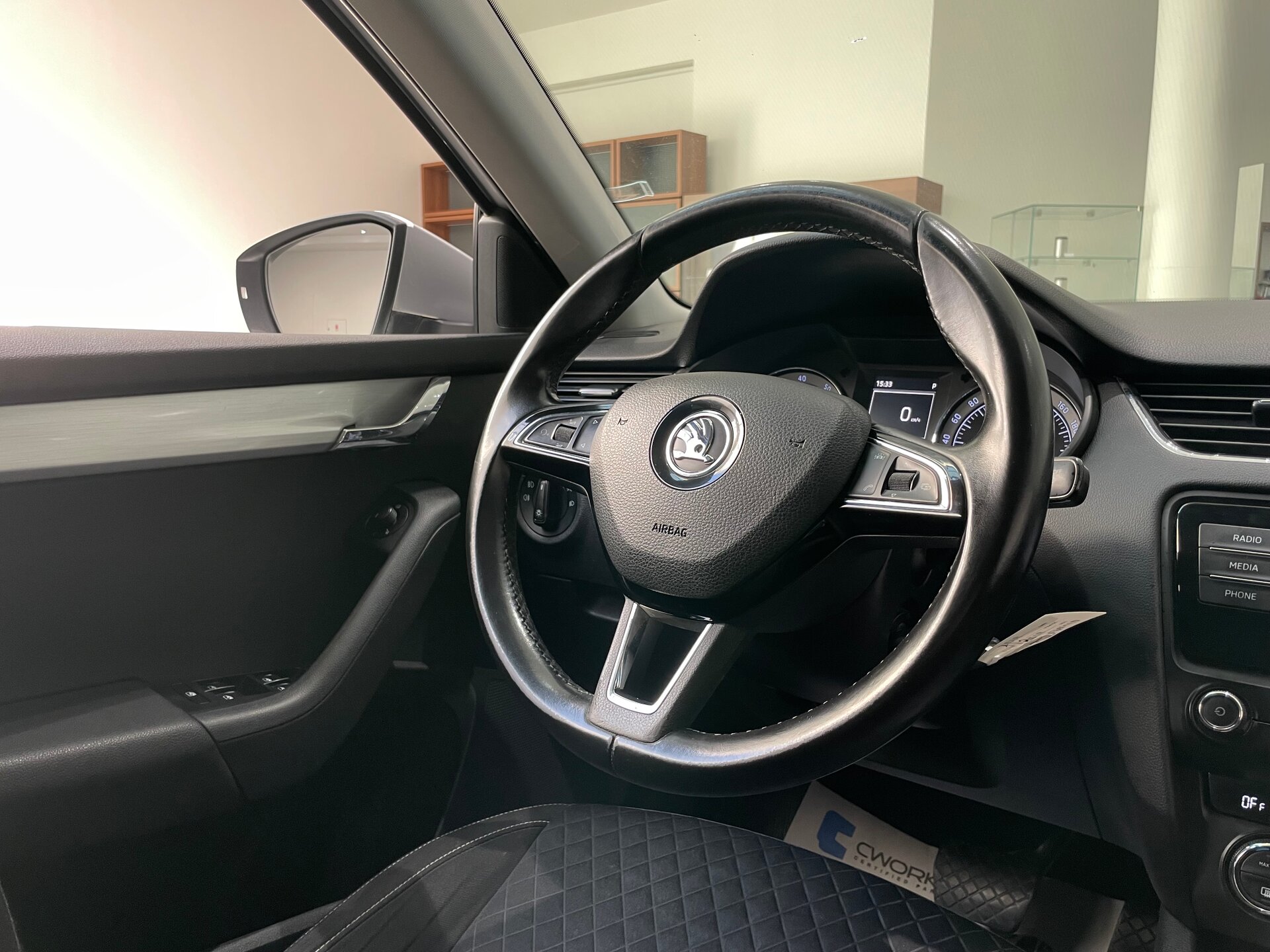 Автомобиль Skoda Octavia 1.6 AT (110 л.с.) - 16