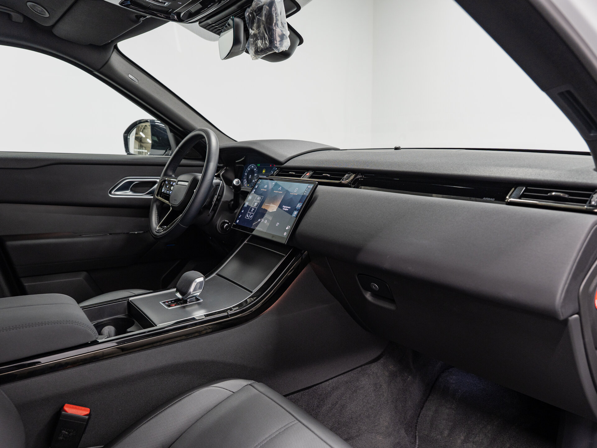 Автомобиль Land Rover Range Rover Velar 2.0 AT (250 л.с.) 4WD - 14