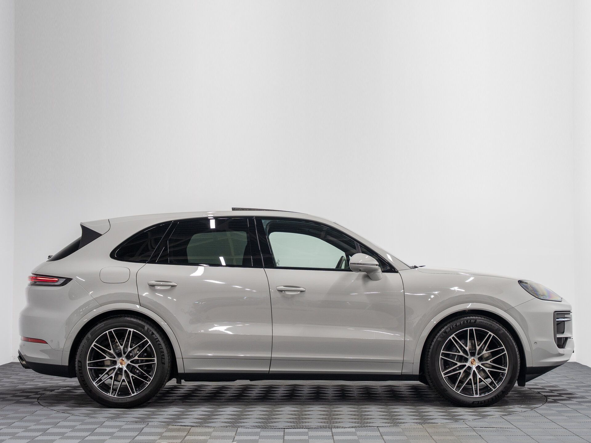 Автомобиль Porsche Cayenne 3.0 AT (353 л.с.) 4WD - 6