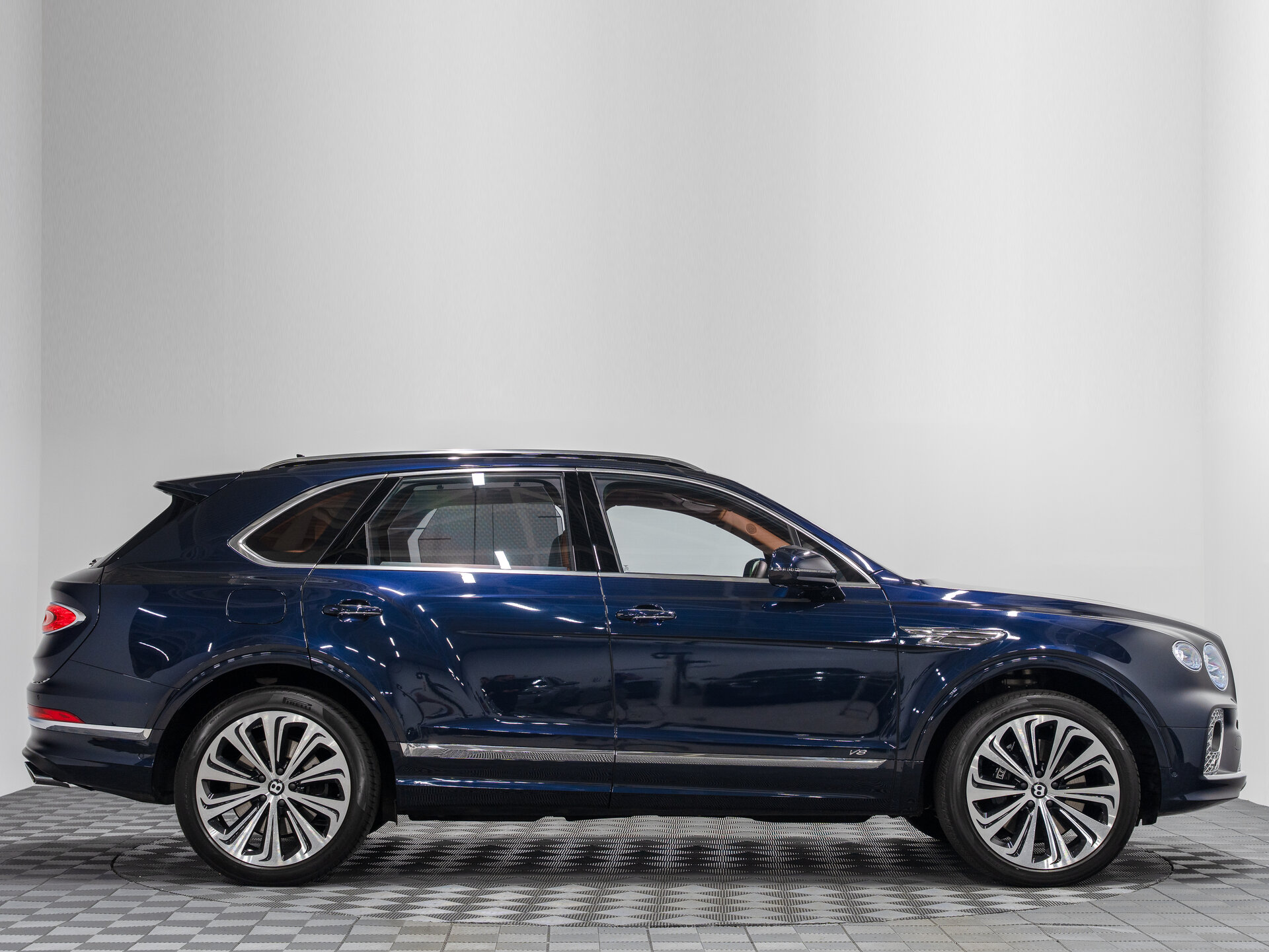 Автомобиль Bentley Bentayga 4.0 AT (550 л.с.) 4WD - 7
