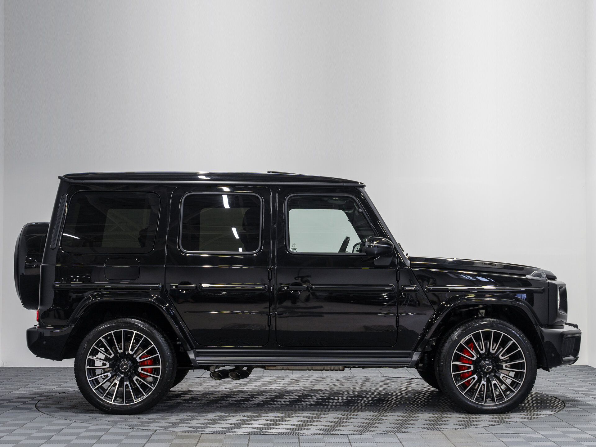 Автомобиль Mercedes-Benz G-Класс AMG 63 AMG 4.0 AT (585 л.с.) 4WD - 6