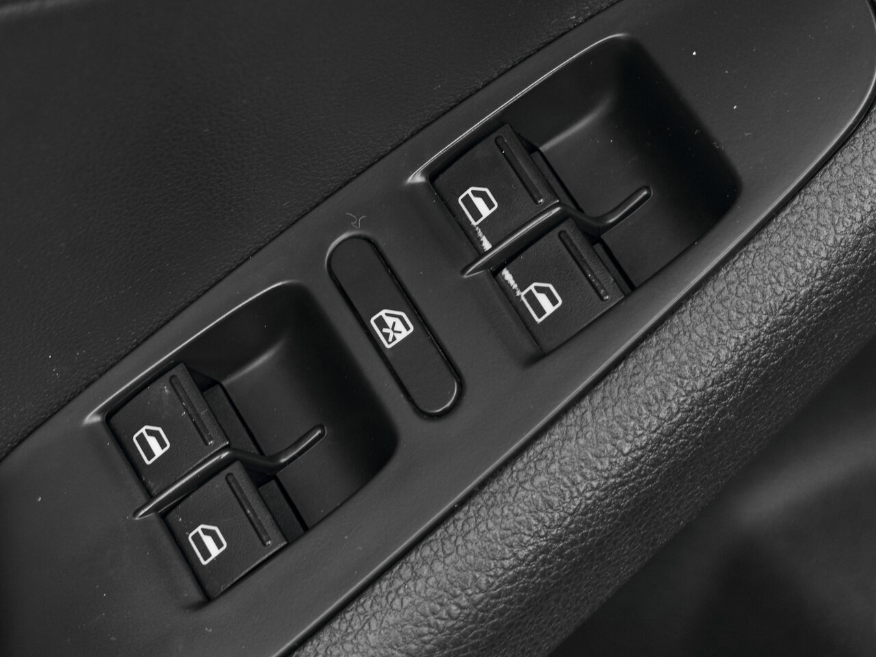 Купить Volkswagen Jetta 1.6 AT (105 л.с.), 2014 в Екатеренбурге