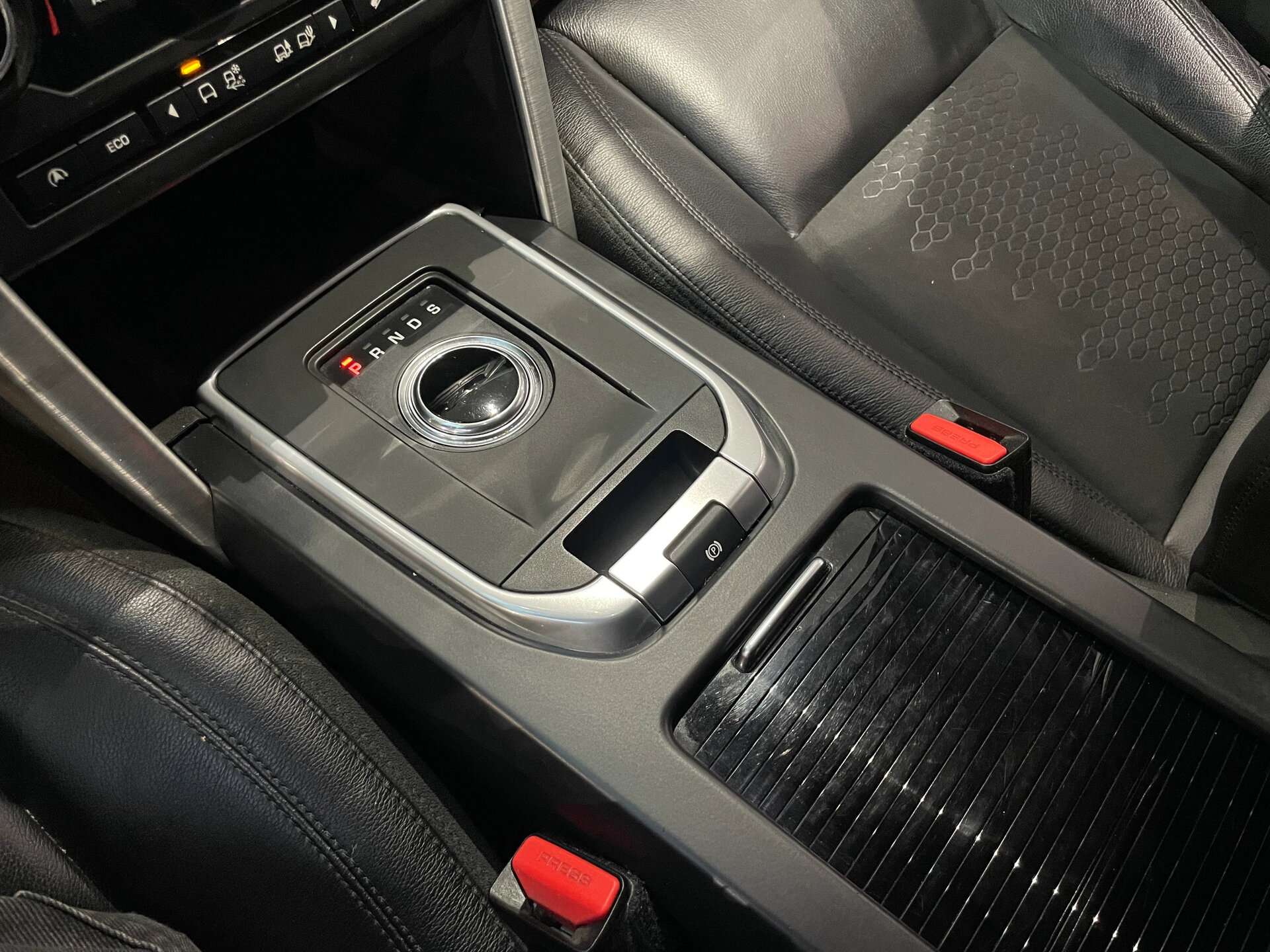 Автомобиль Land Rover Discovery Sport 2.0d AT (150 л.с.) 4WD - 17