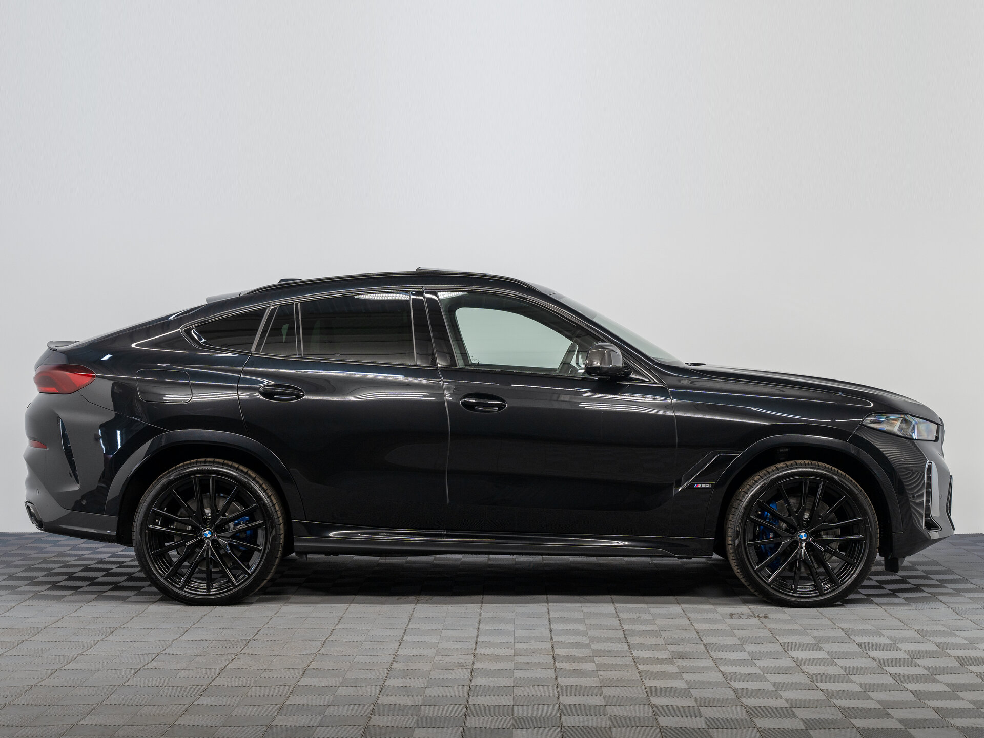 Автомобиль BMW X6 M60i 4.4 AT (530 л.с.) 4WD - 4