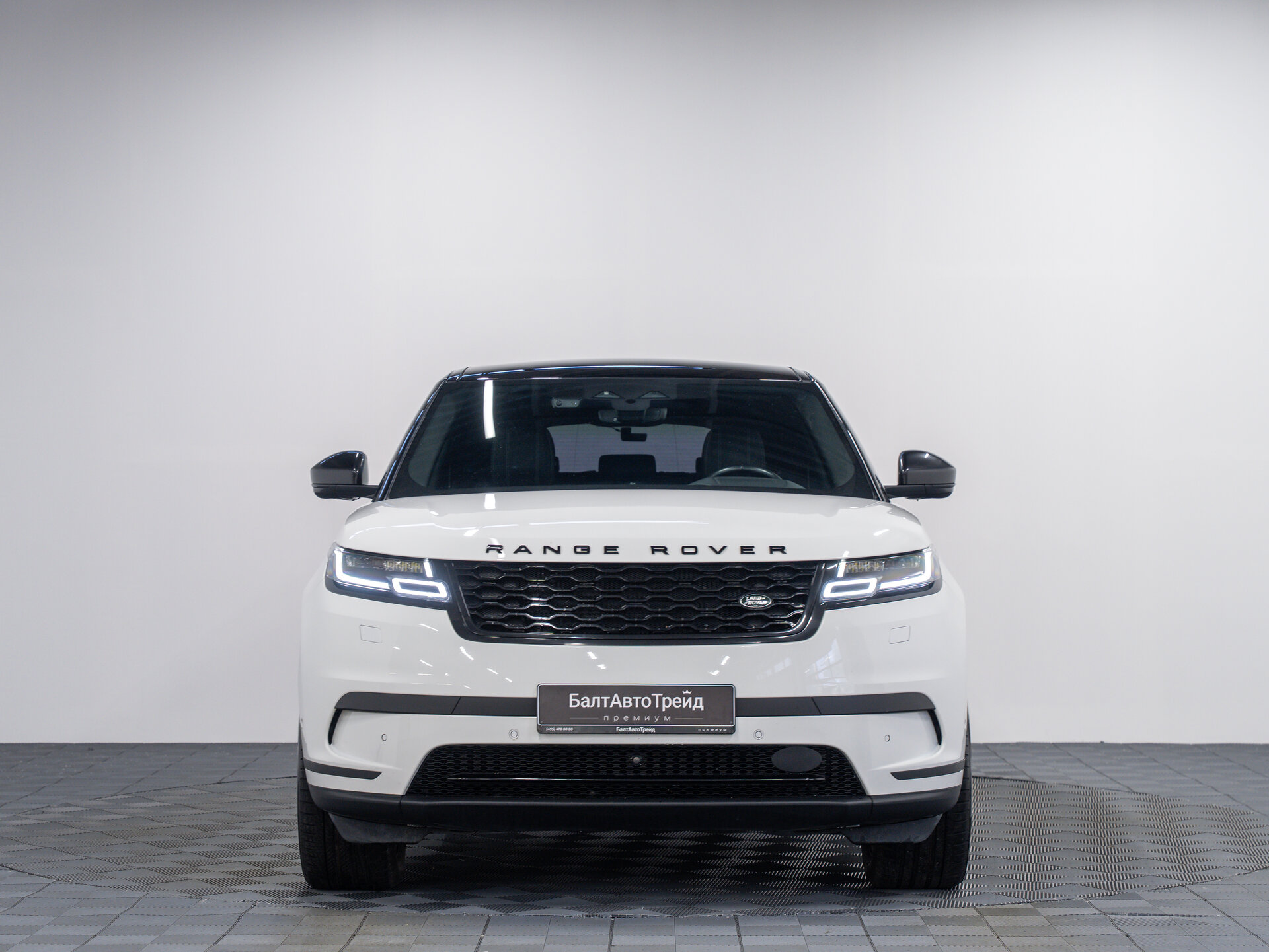 Автомобиль Land Rover Range Rover Velar 2.0 AT (250 л.с.) 4WD - 4