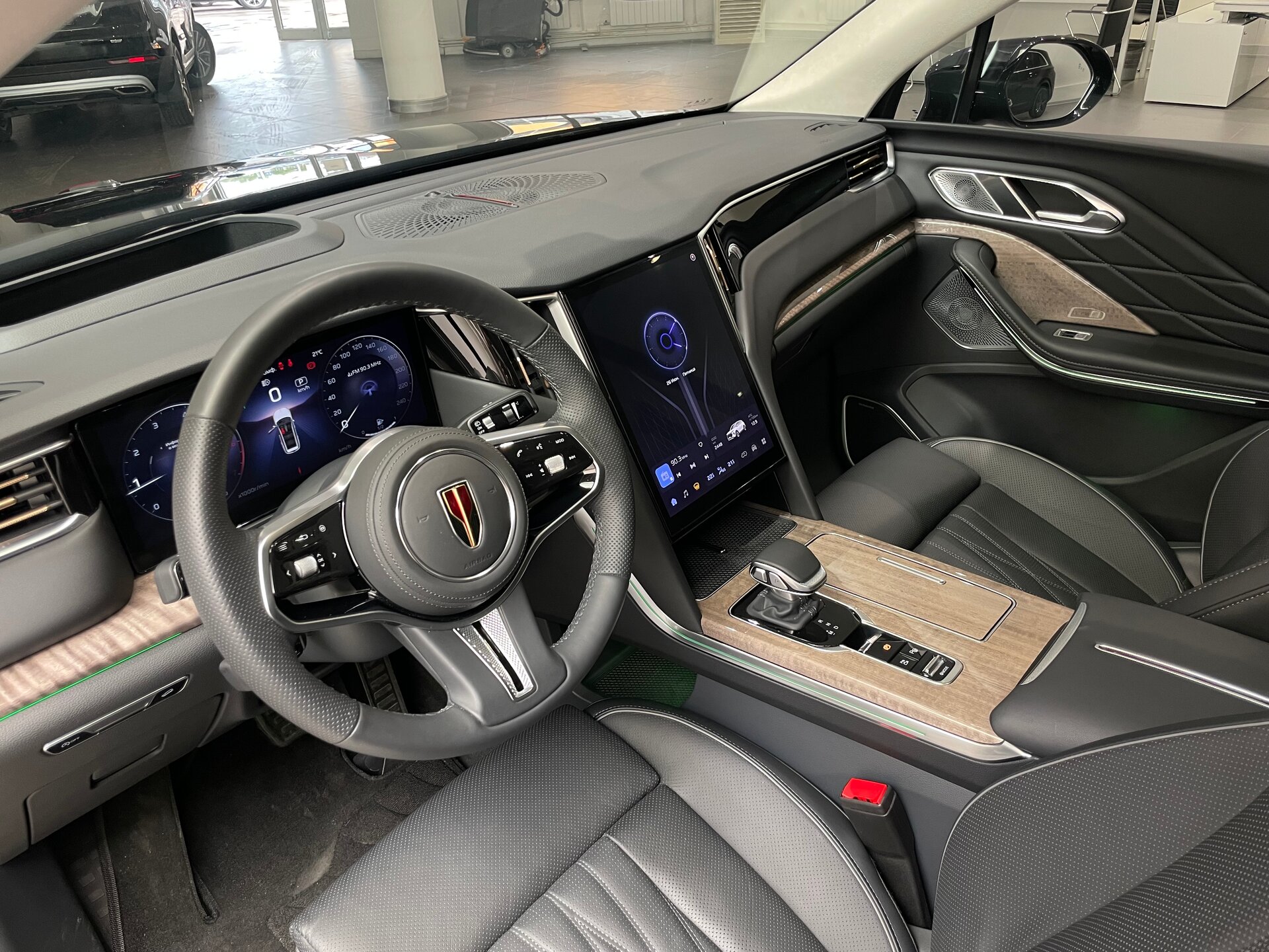 Автомобиль Hongqi HS7 2.0 AT (245 л.с.) 4WD - 7
