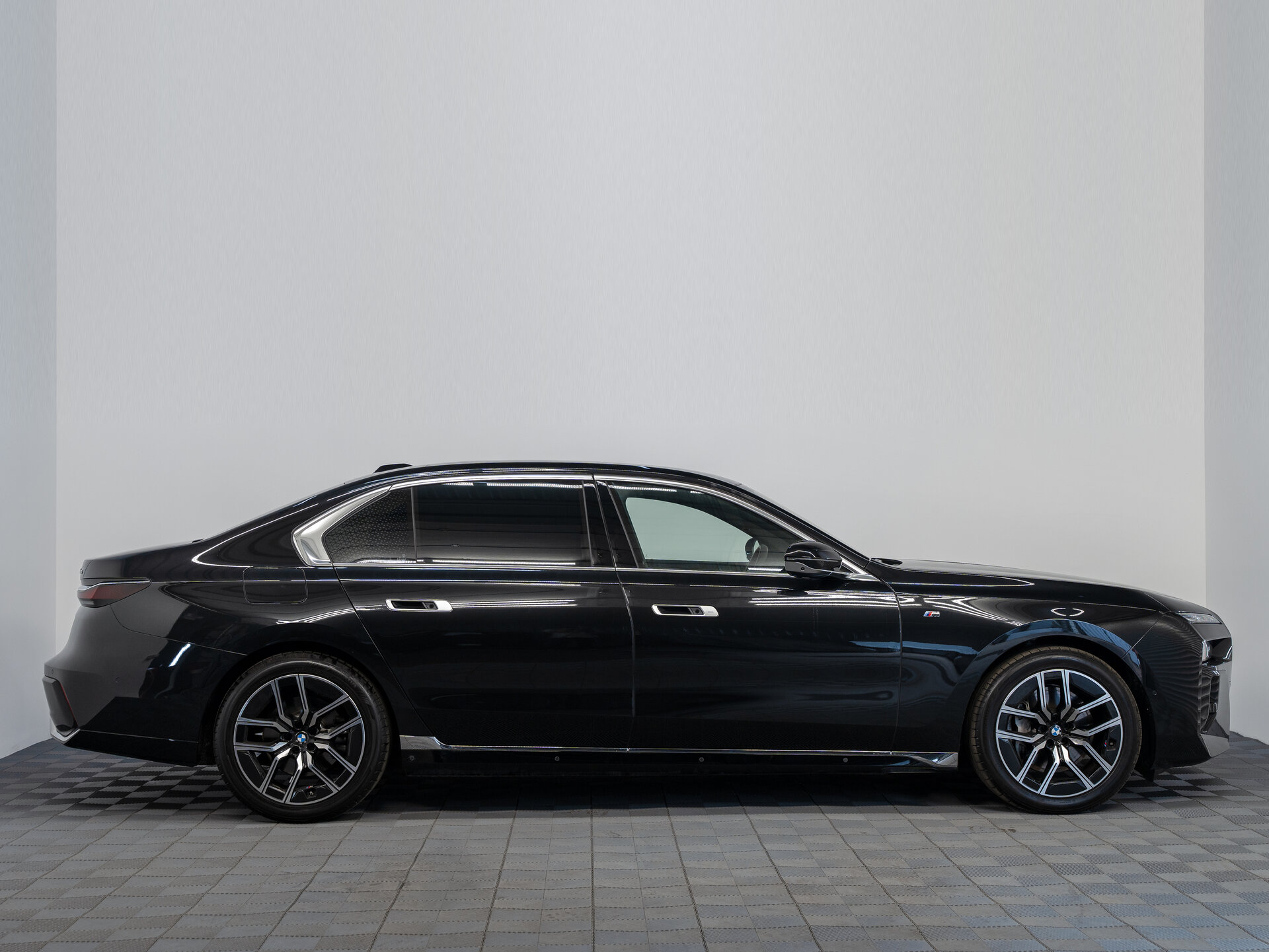 Автомобиль BMW 7 серии 740i xDrive 3.0 AT (380 л.с.) 4WD - 7