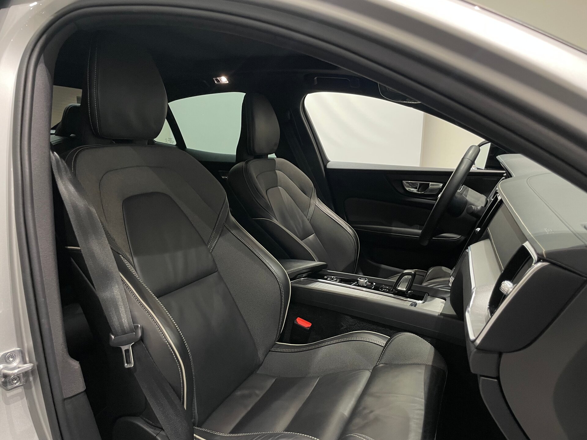Автомобиль Volvo S60 2.0 AT (250 л.с.) - 12