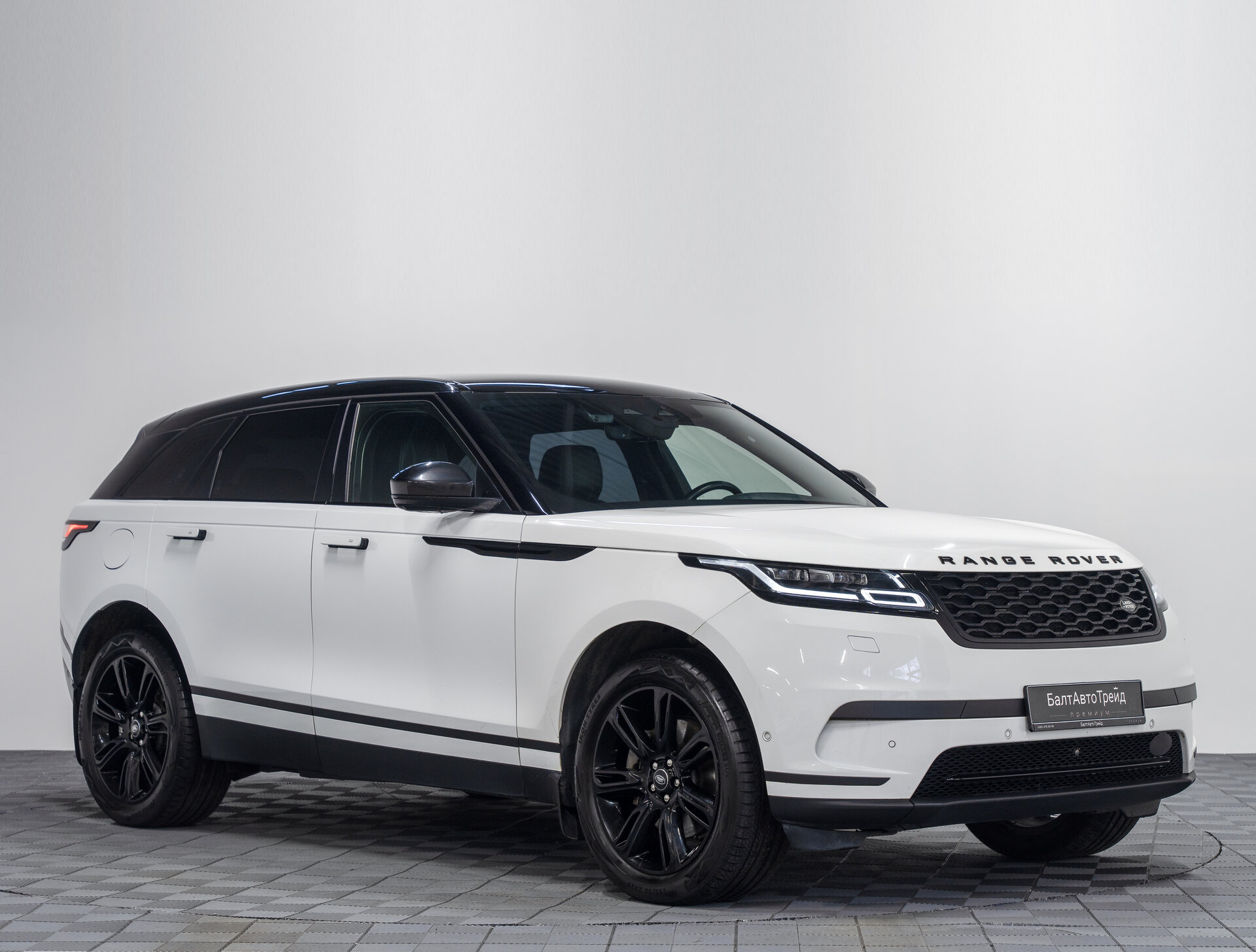 Автомобиль Land Rover Range Rover Velar 2.0 AT (250 л.с.) 4WD - 5