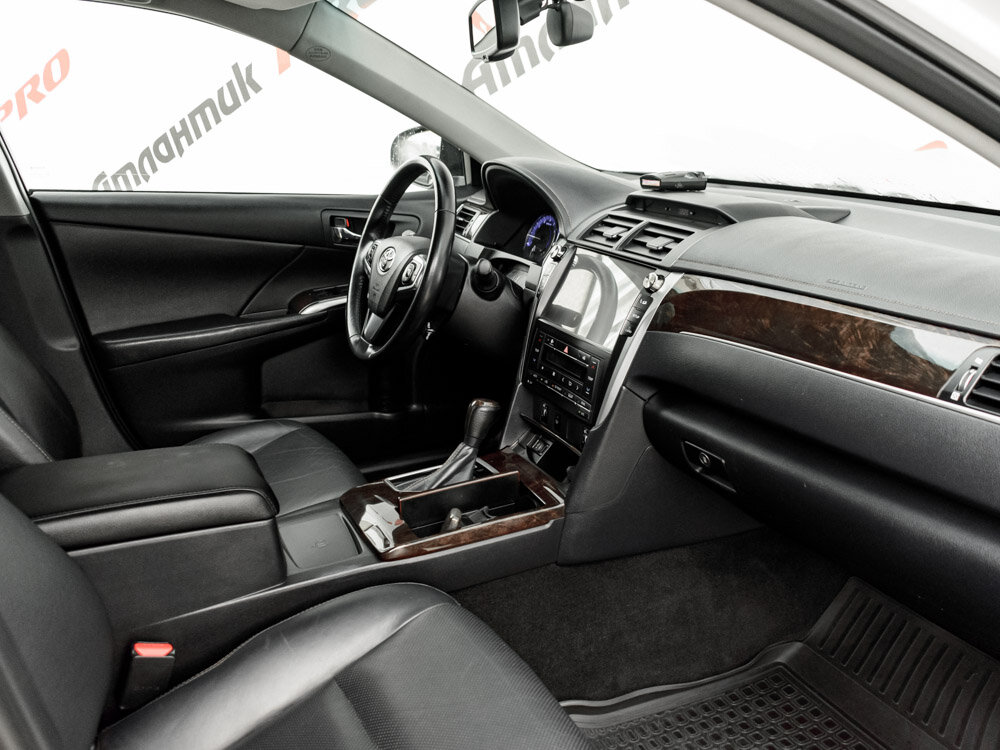 Купить Toyota Camry 2.5 AT (181 л.с.), 2017 в Екатеренбурге