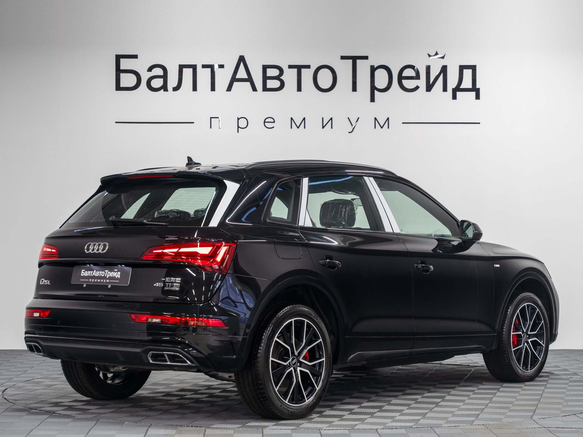 Автомобиль Audi Q5 L 45 TFSI 2.0 AMT (245 л.с.) 4WD - 7