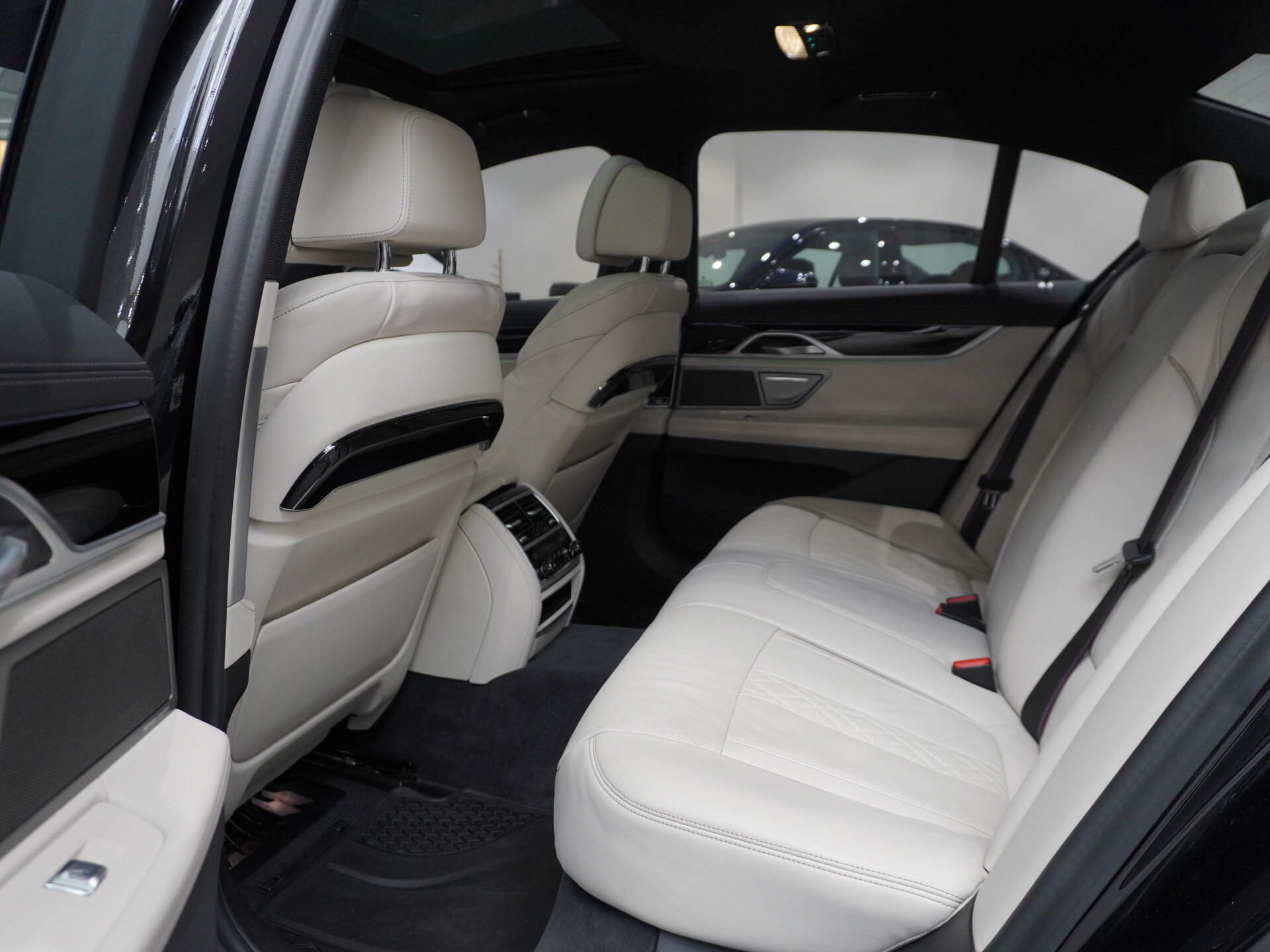Автомобиль BMW 7 серии 740d xDrive 3.0d AT (320 л.с.) 4WD - 9