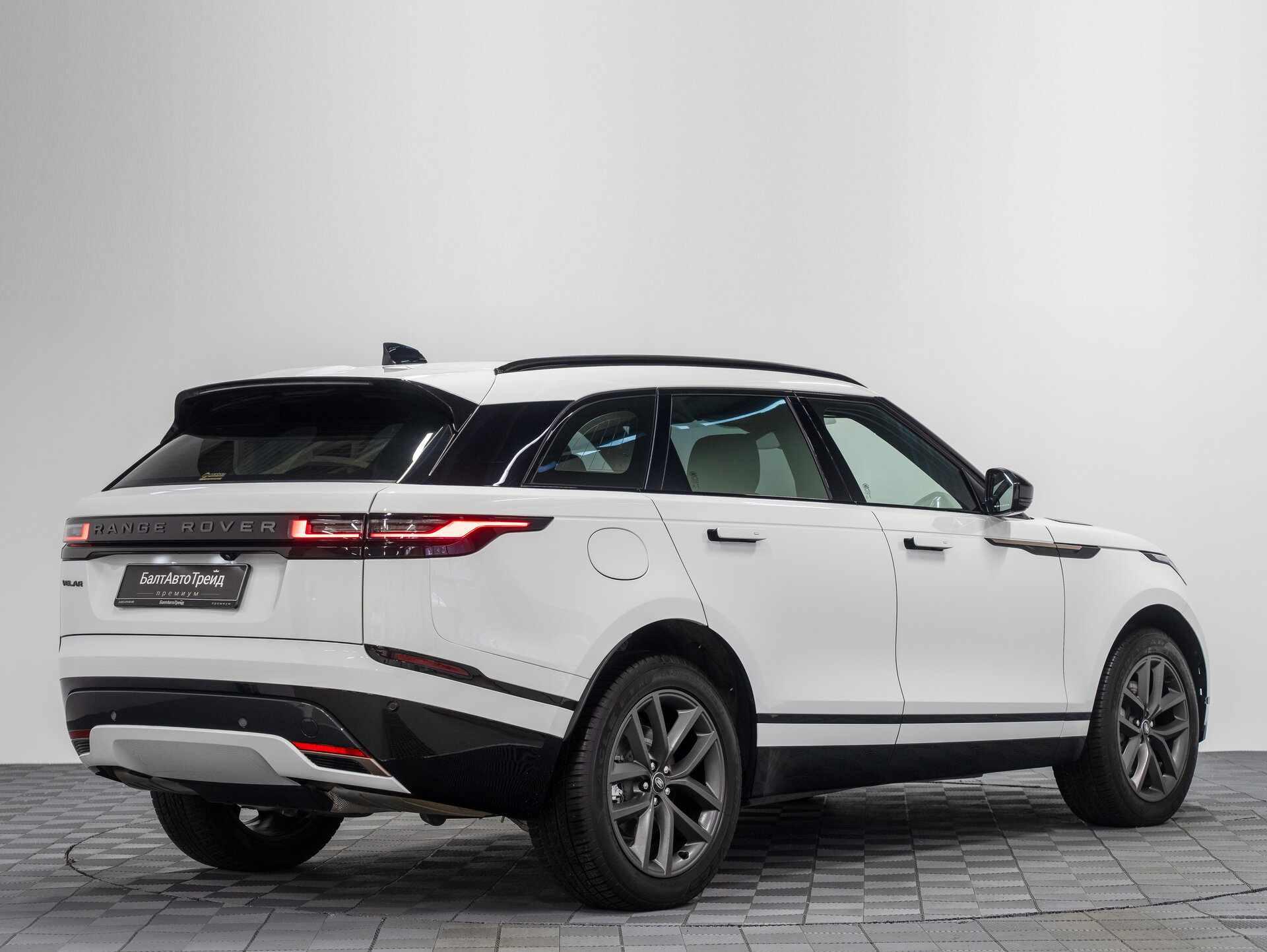 Автомобиль Land Rover Range Rover Velar 2.0 AT (250 л.с.) 4WD - 7