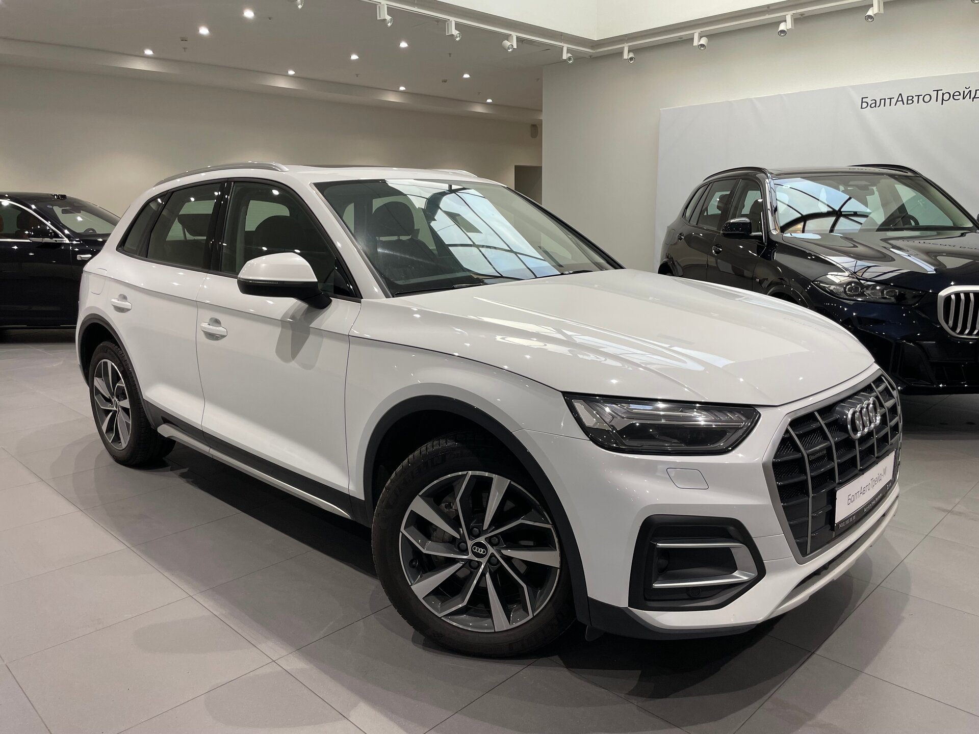 Автомобиль Audi Q5 45 TFSI 2.0 AMT (249 л.с.) 4WD - 3