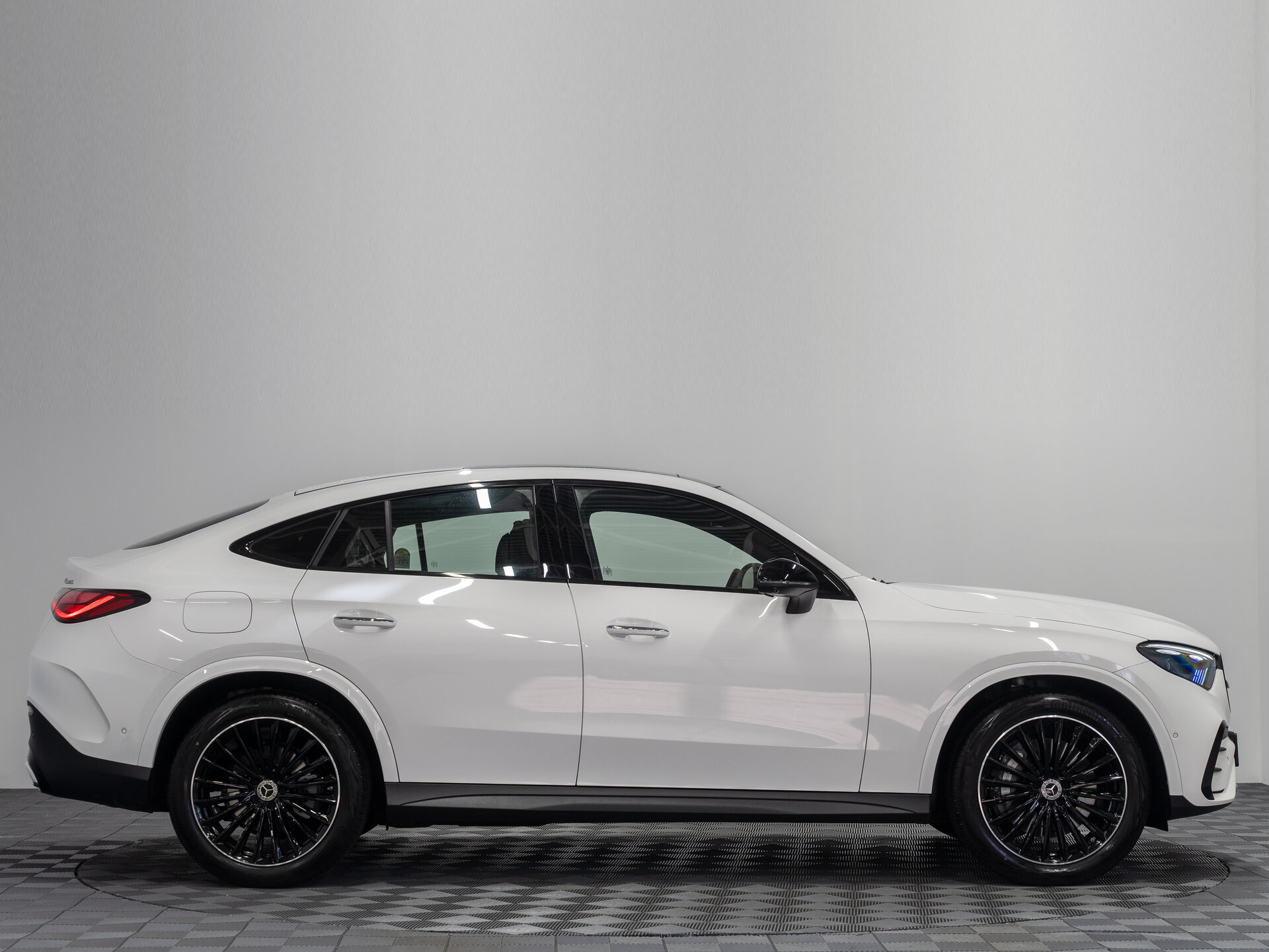 Автомобиль Mercedes-Benz GLC Coupe 300 2.0 AT (258 л.с.) 4WD - 7