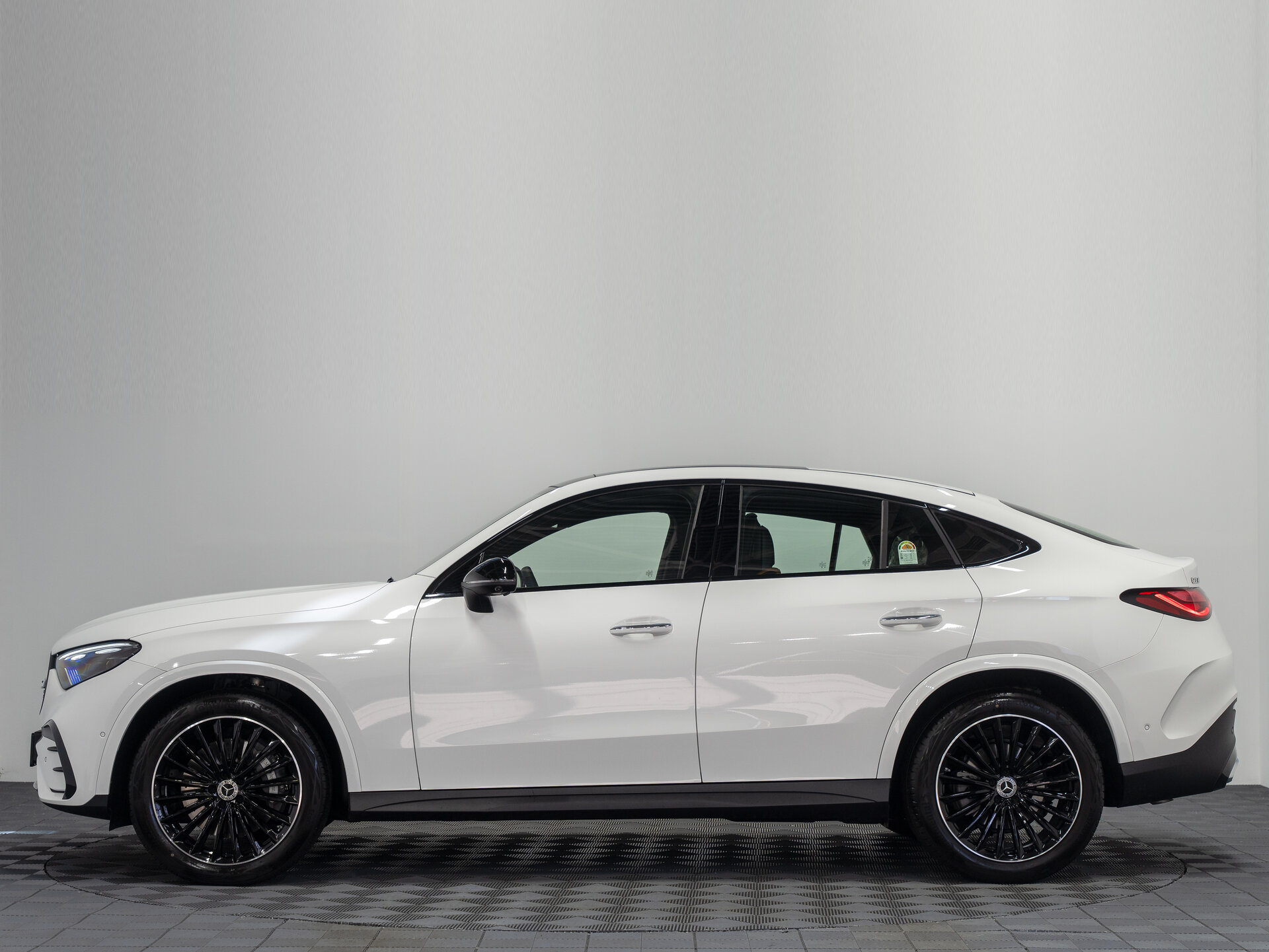 Автомобиль Mercedes-Benz GLC Coupe 300 2.0 AT (258 л.с.) 4WD - 12