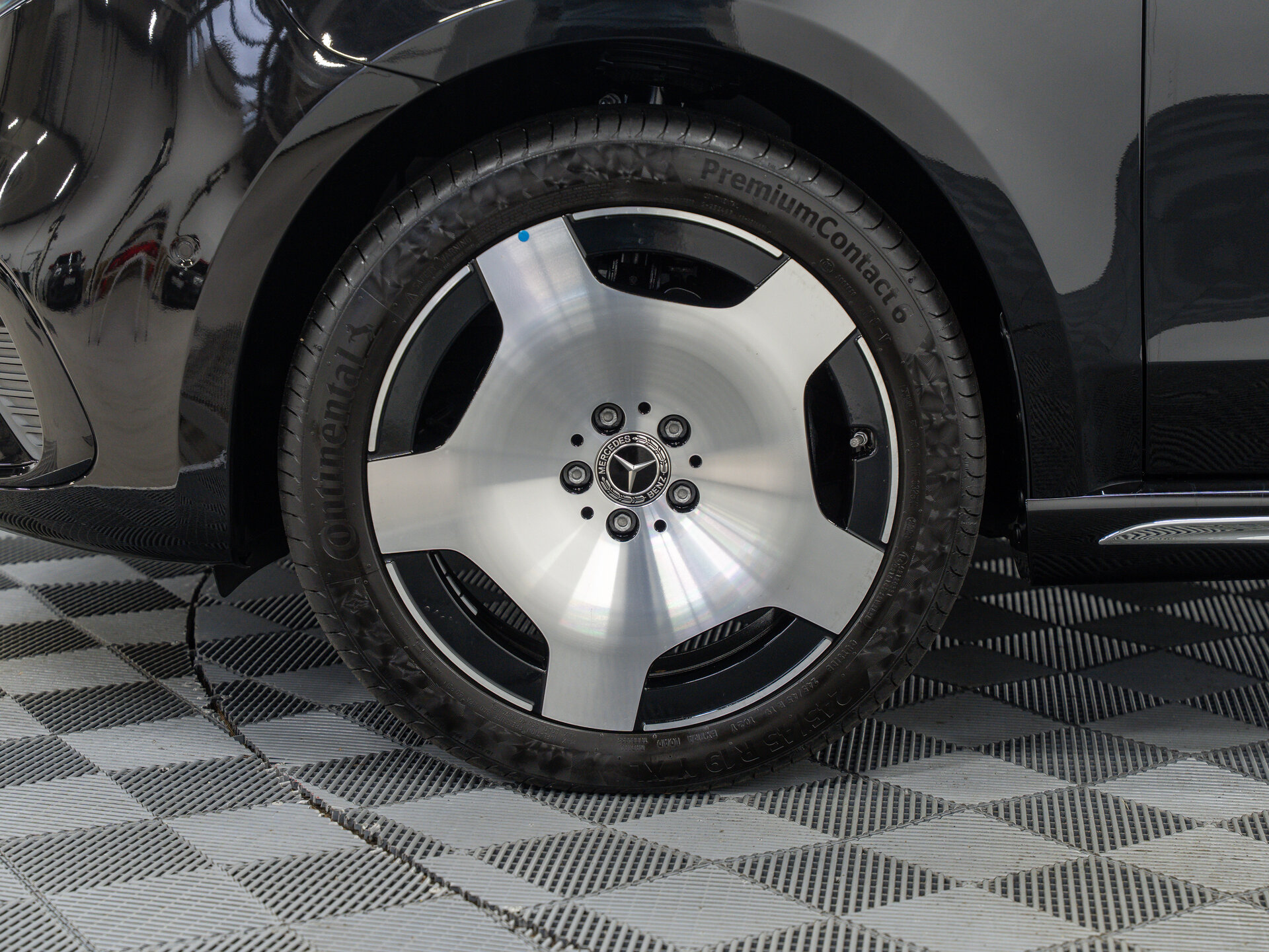 Автомобиль Mercedes-Benz V-Класс 300 d экстра длинный 2.0d AT (237 л.с.) 4WD - 3