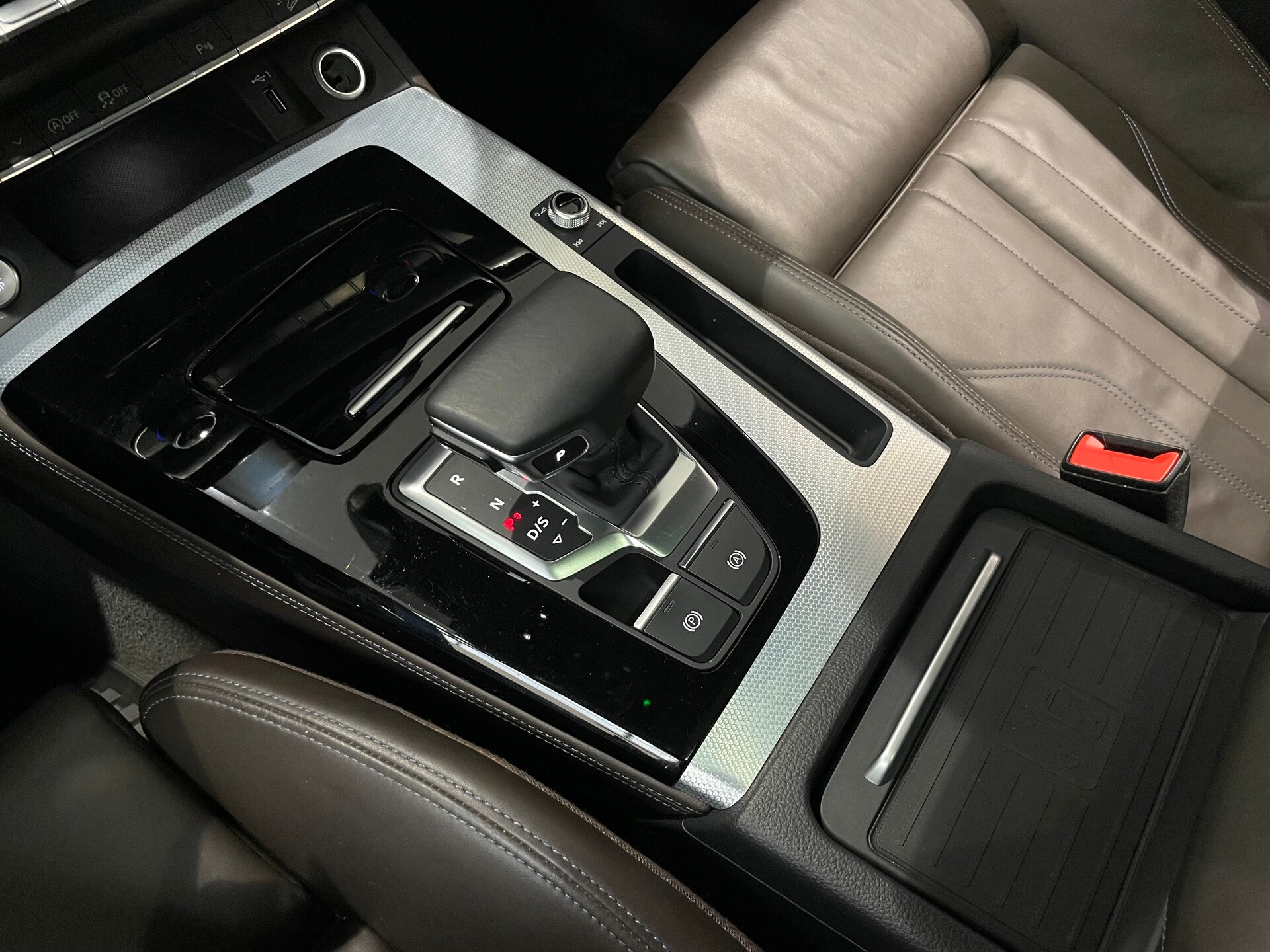 Автомобиль Audi Q5 45 TFSI 2.0 AMT (249 л.с.) 4WD - 17