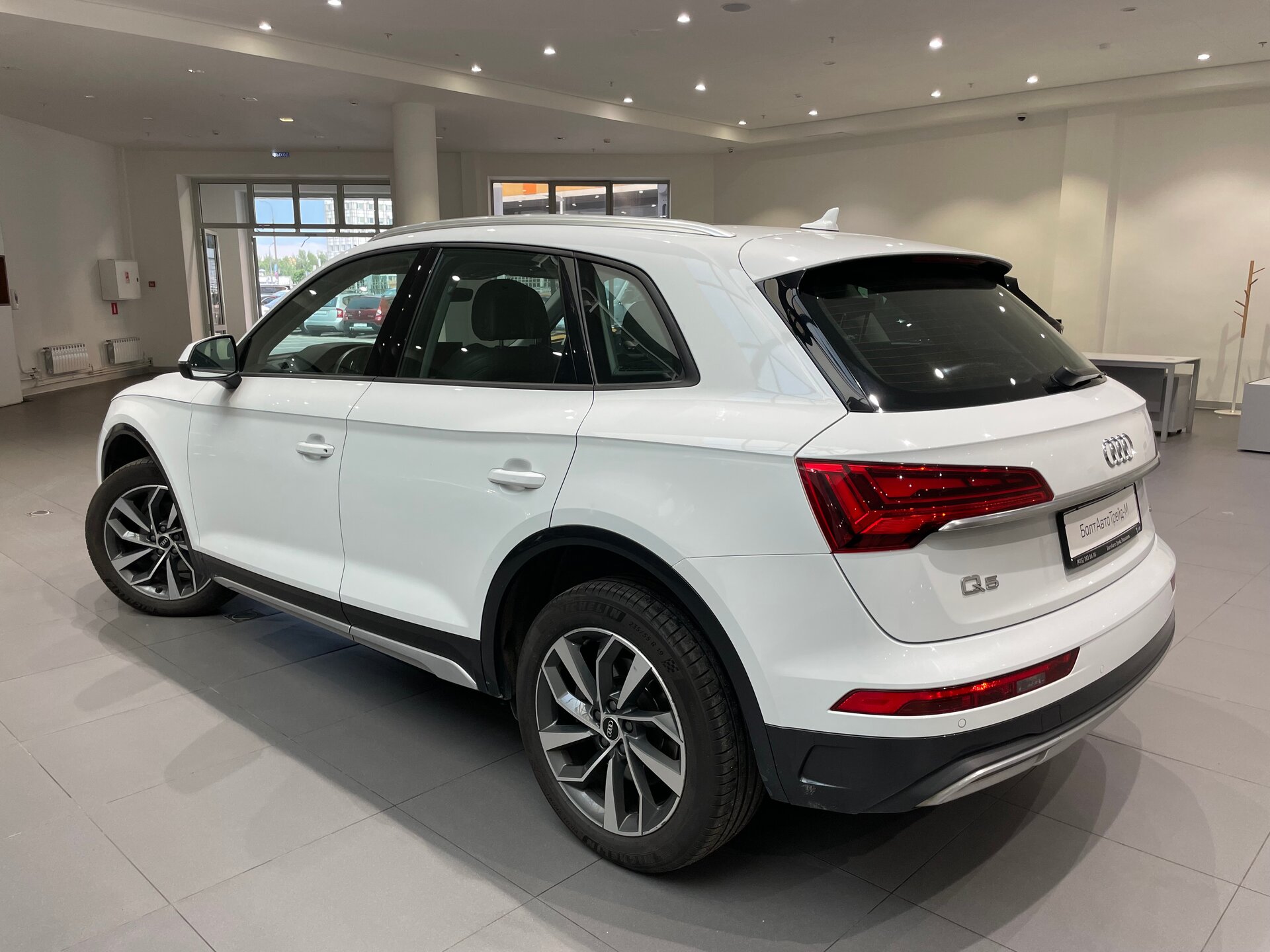 Автомобиль Audi Q5 45 TFSI 2.0 AMT (249 л.с.) 4WD - 4