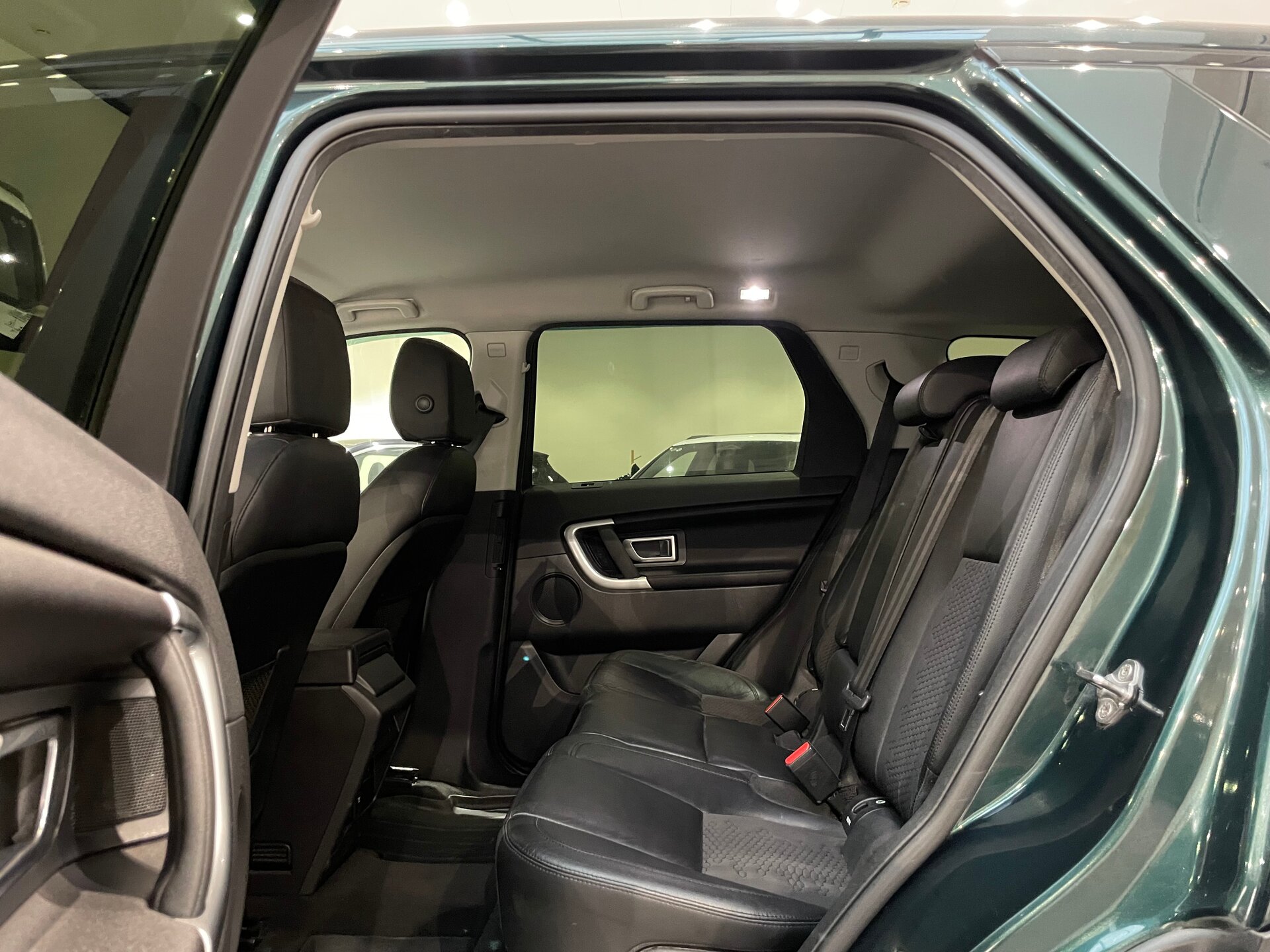 Автомобиль Land Rover Discovery Sport 2.0d AT (150 л.с.) 4WD - 9