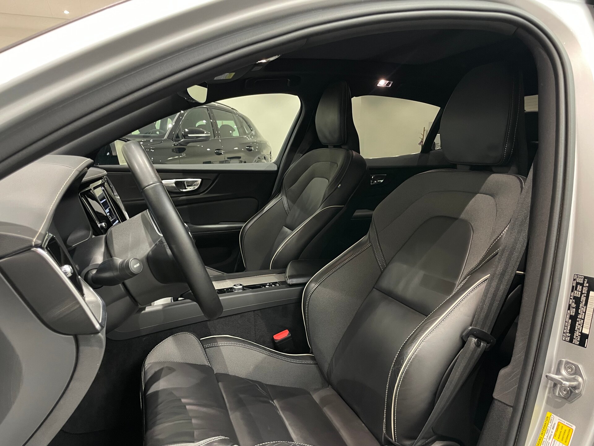 Автомобиль Volvo S60 2.0 AT (250 л.с.) - 8