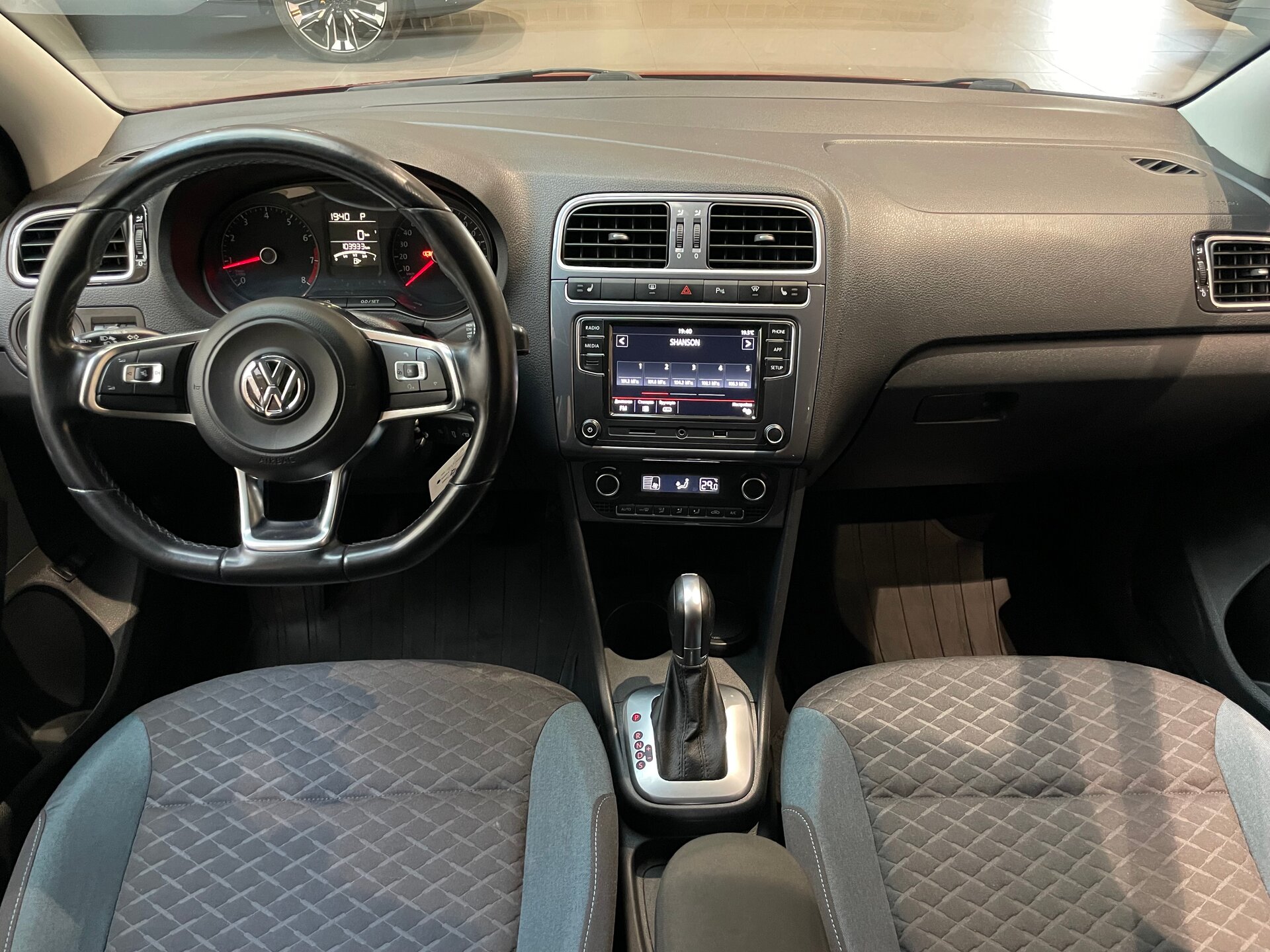 Автомобиль Volkswagen Polo 1.6 AT (110 л.с.) - 13