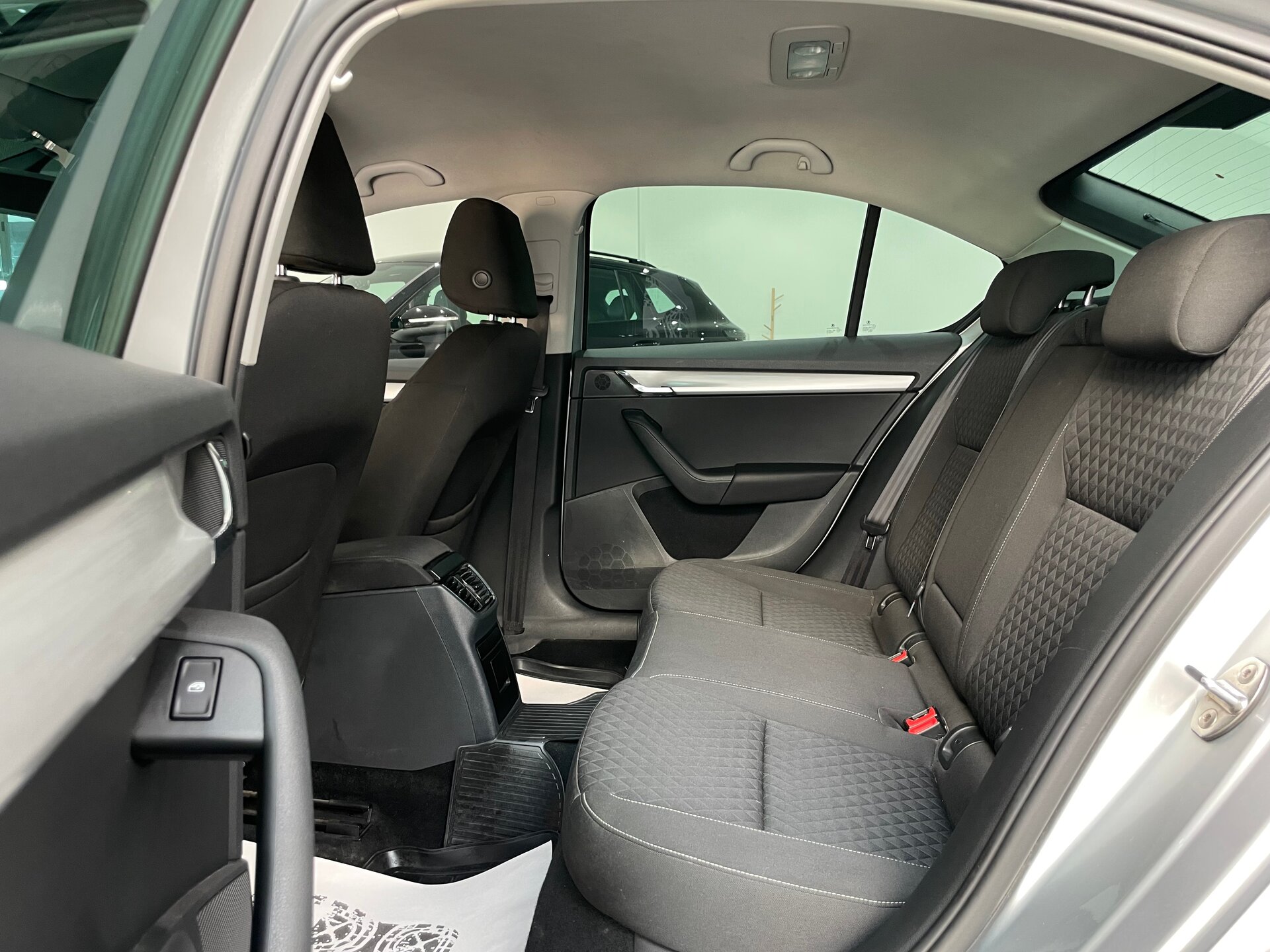Автомобиль Skoda Octavia 1.6 AT (110 л.с.) - 10