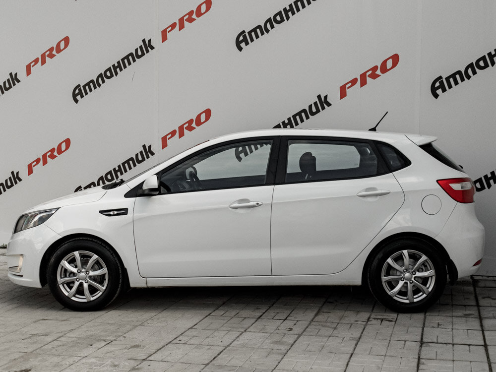 Купить Kia Rio 5-speed 1.6 MT (123 л.с.), 2014 в Екатеренбурге