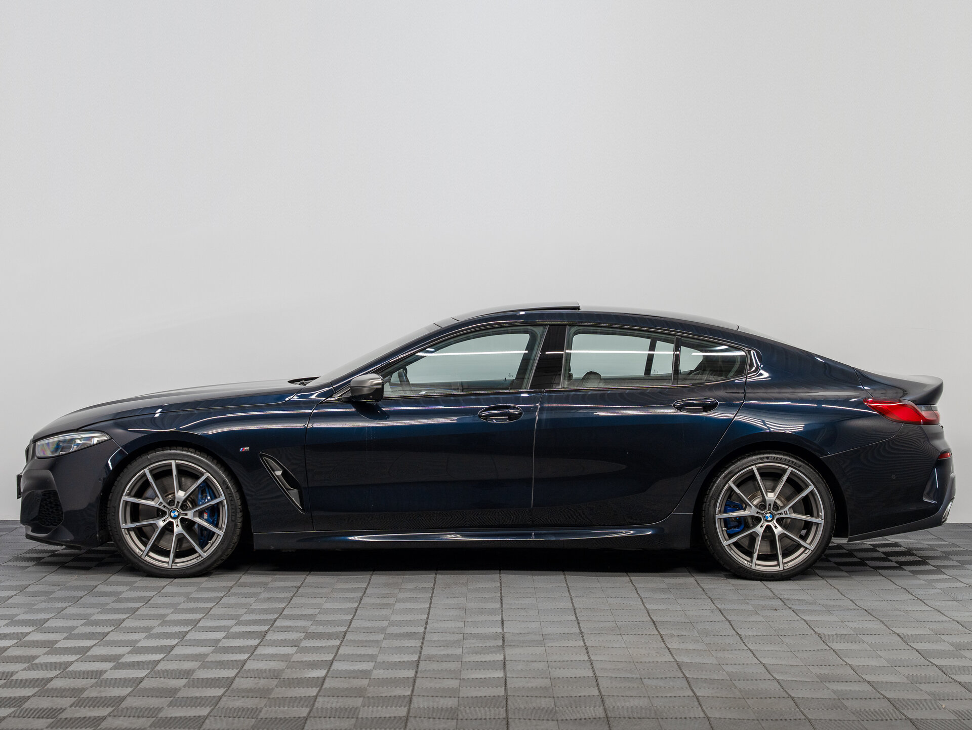 Автомобиль BMW 8 серии M850i xDrive 4.4 AT (530 л.с.) 4WD - 8