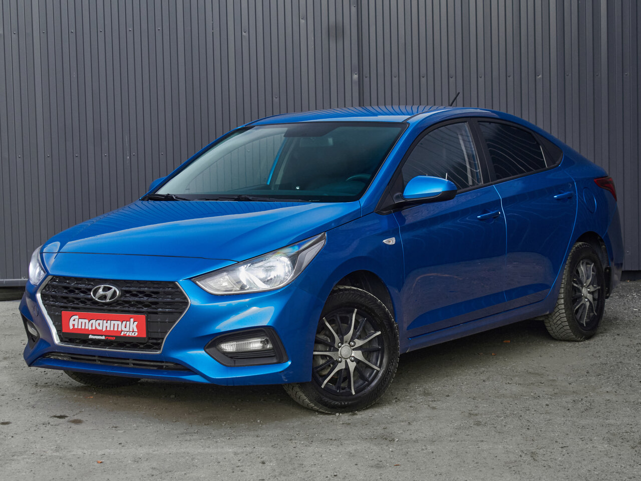 Купить Hyundai Solaris 1.4 MT (100 л.с.), 2017 в Екатеренбурге