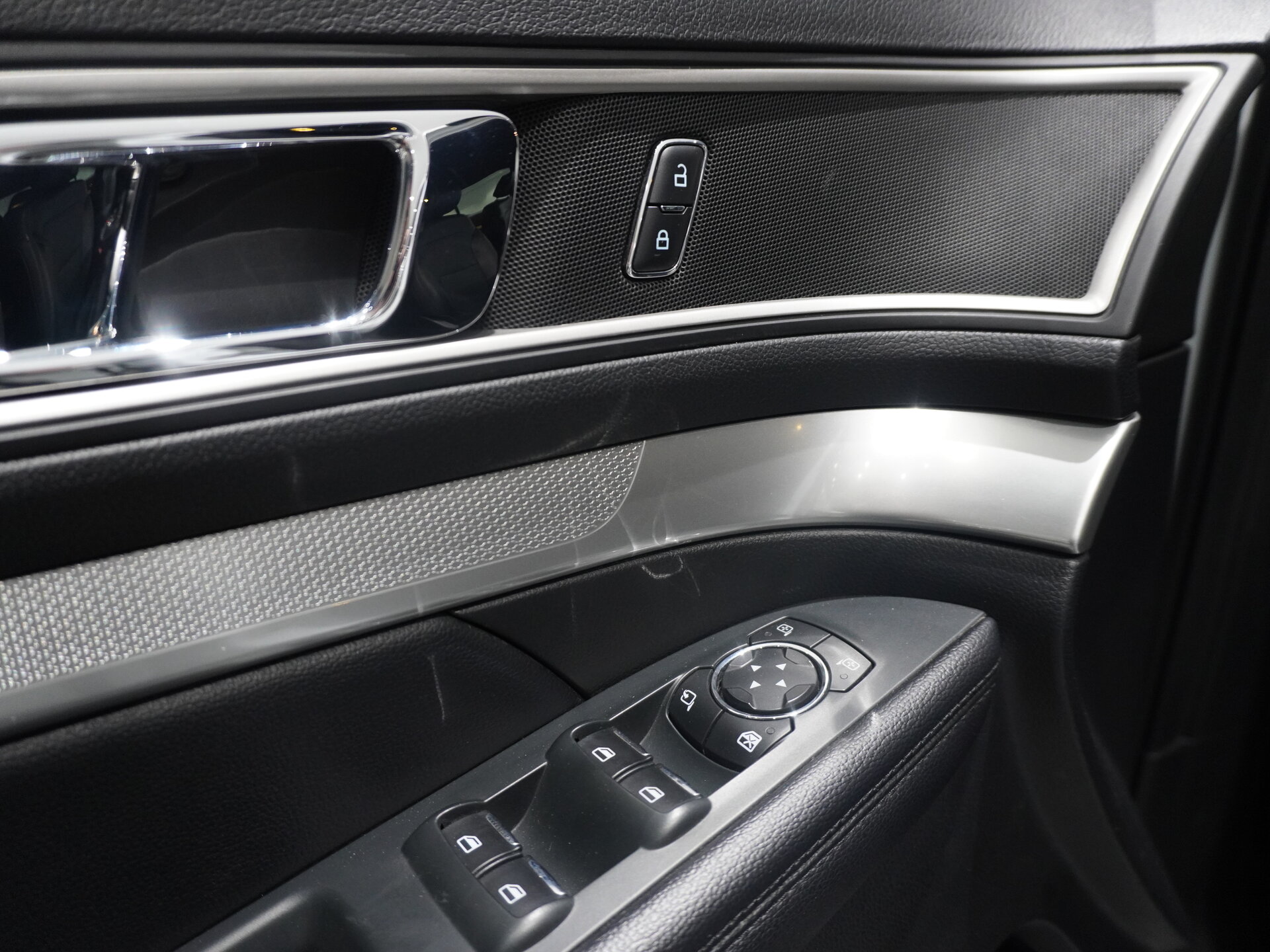 Автомобиль Ford Explorer 3.5 AT (249 л.с.) 4WD - 9