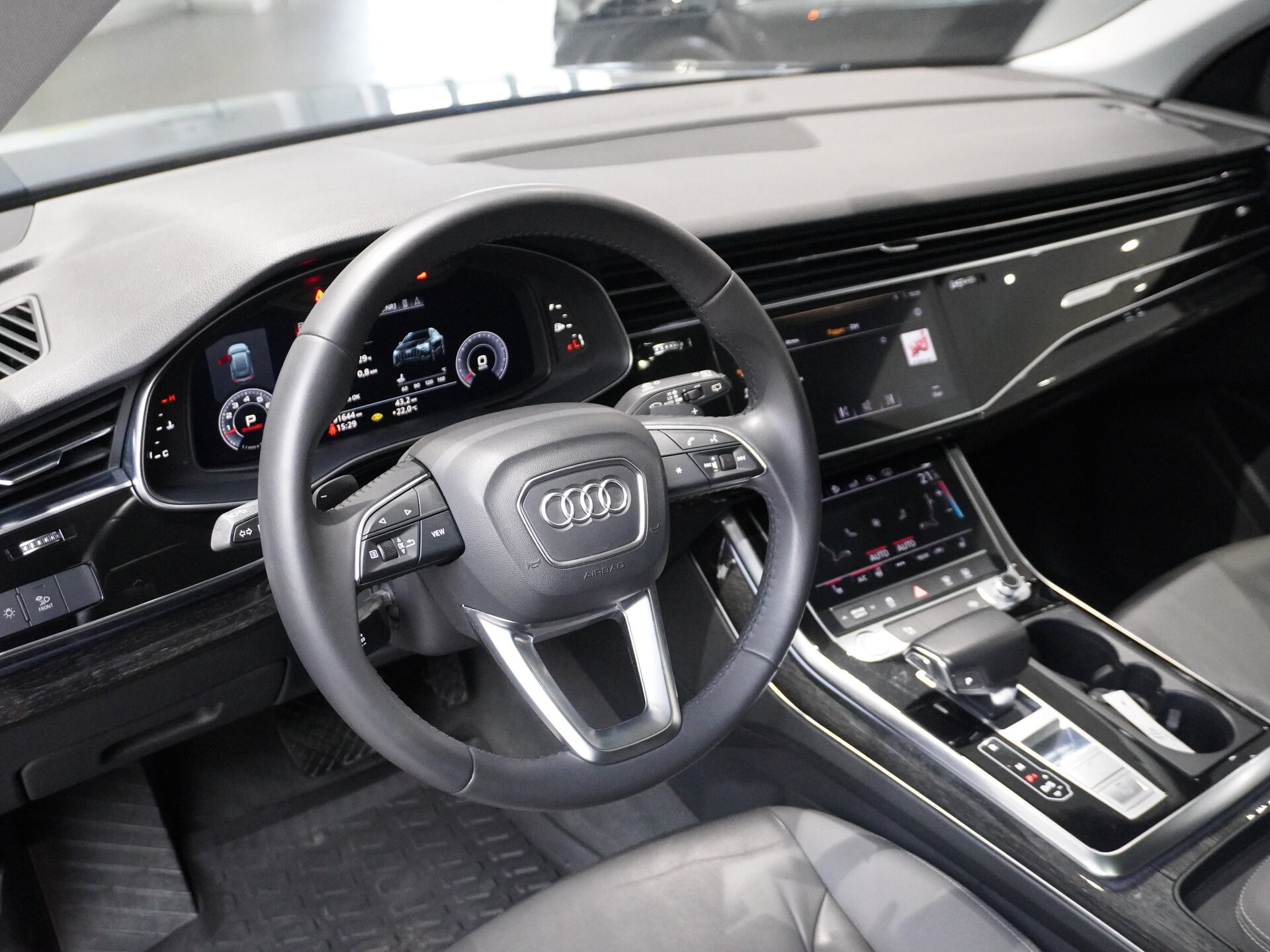 Автомобиль Audi Q8 55 TFSI 3.0 AT (340 л.с.) 4WD - 7