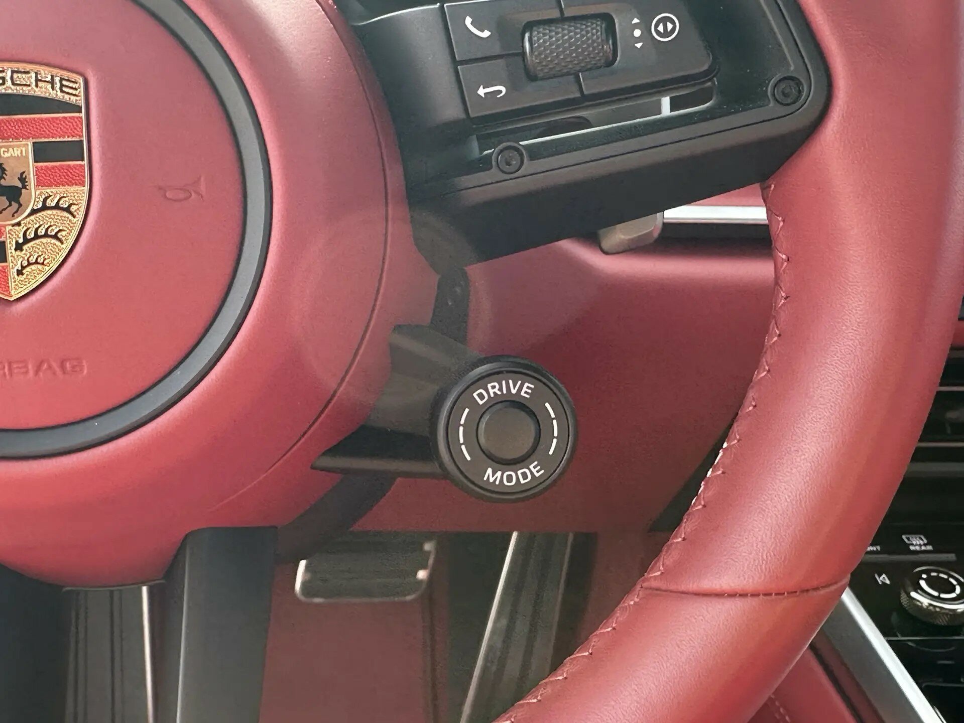 Автомобиль Porsche 911 Carrera 4 GTS 3.0 AMT (480 л.с.) 4WD - 18